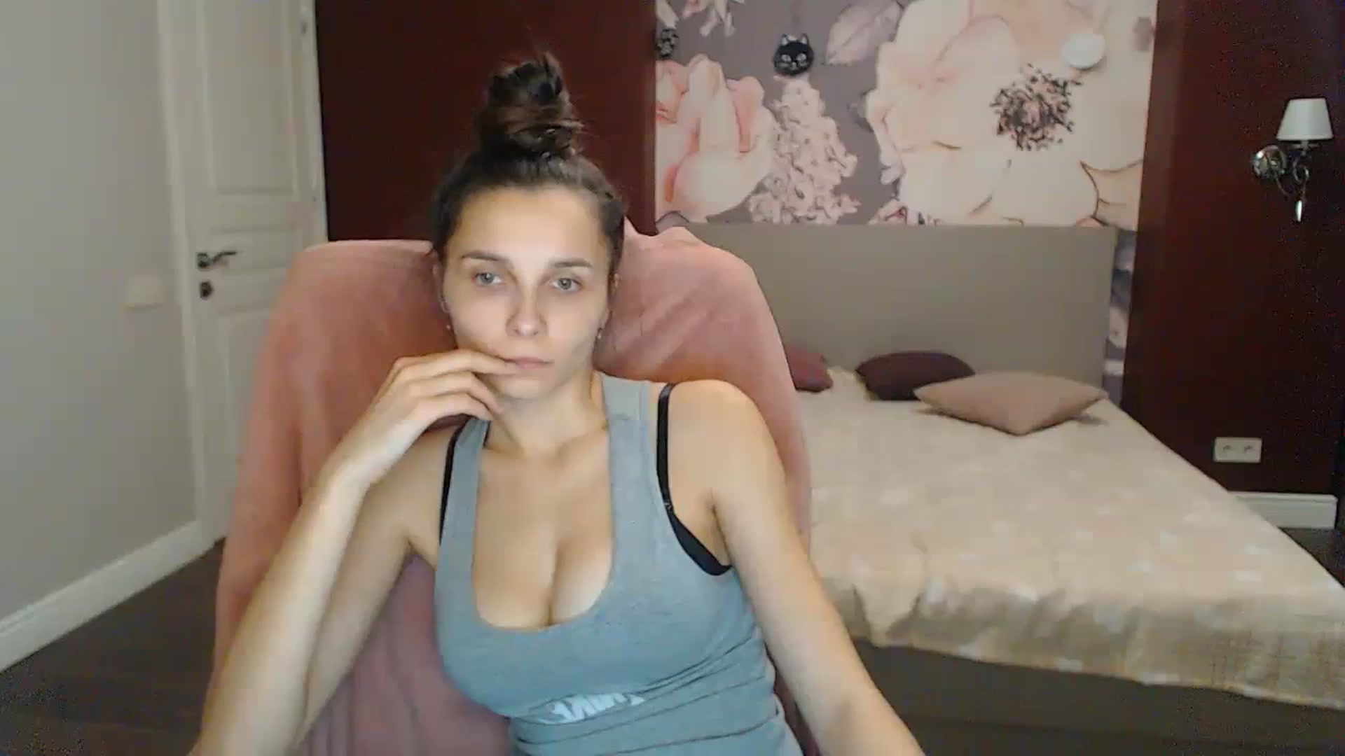Gallery image thumbnail from Karina_Mils's myfreecams stream on, 11/12/2023, 13:36 image 12 of 20