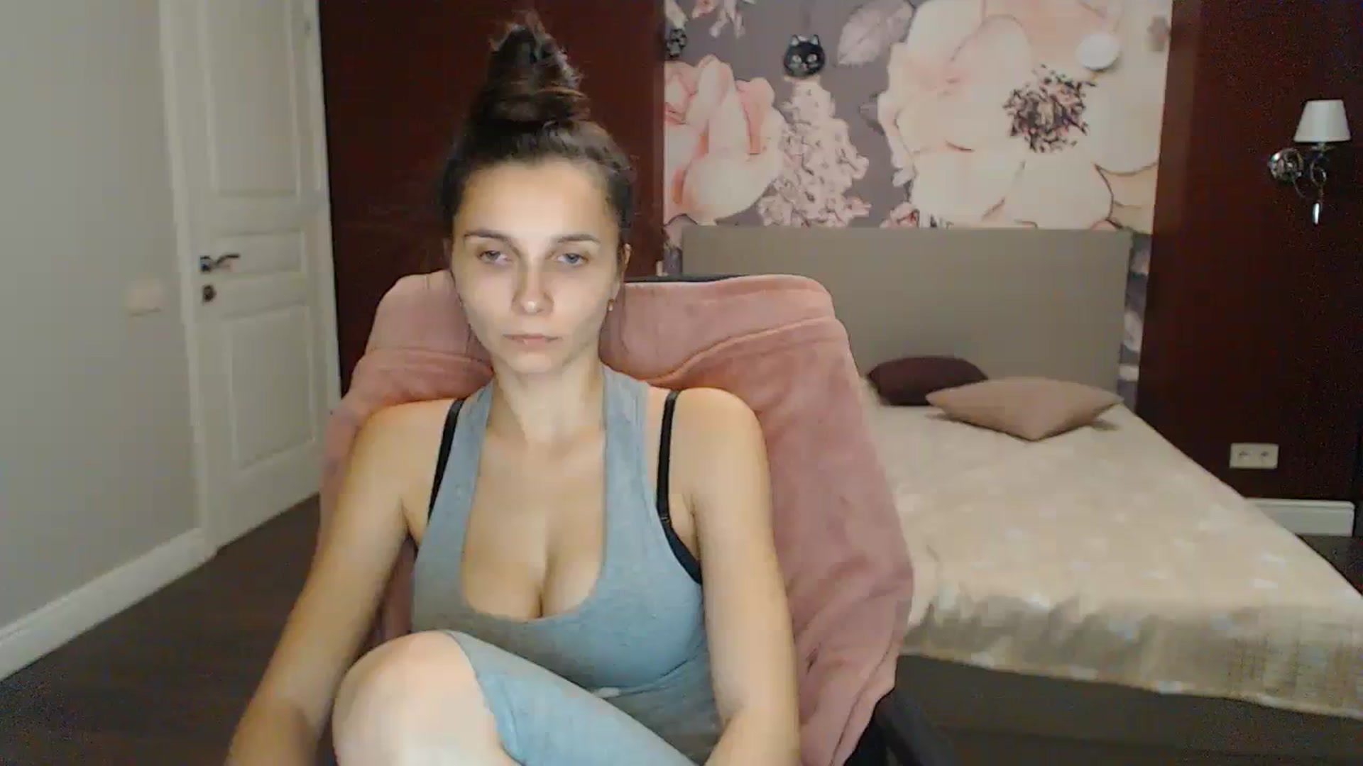 Gallery image thumbnail from Karina_Mils's myfreecams stream on, 11/12/2023, 13:36 image 17 of 20