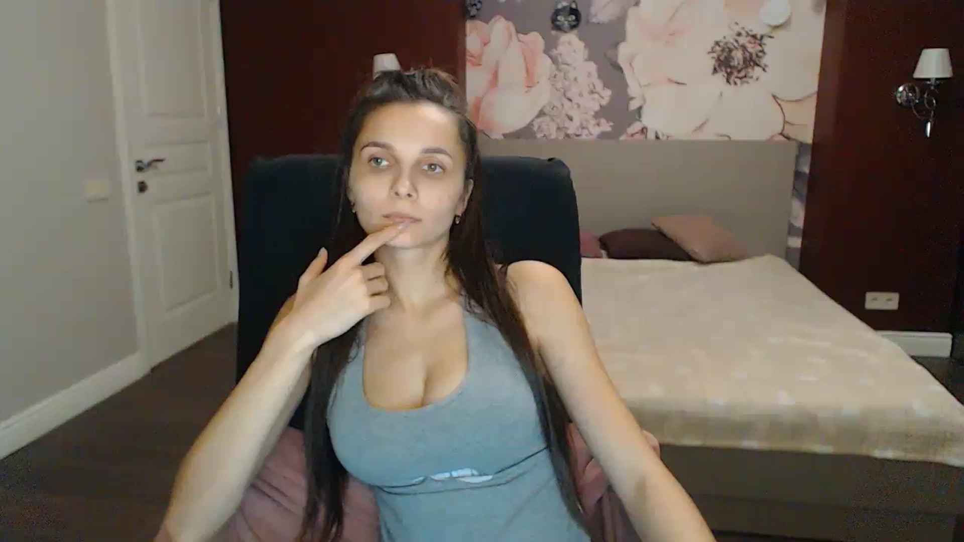 Gallery image thumbnail from Karina_Mils's myfreecams stream on, 11/12/2023, 15:21 image 11 of 20