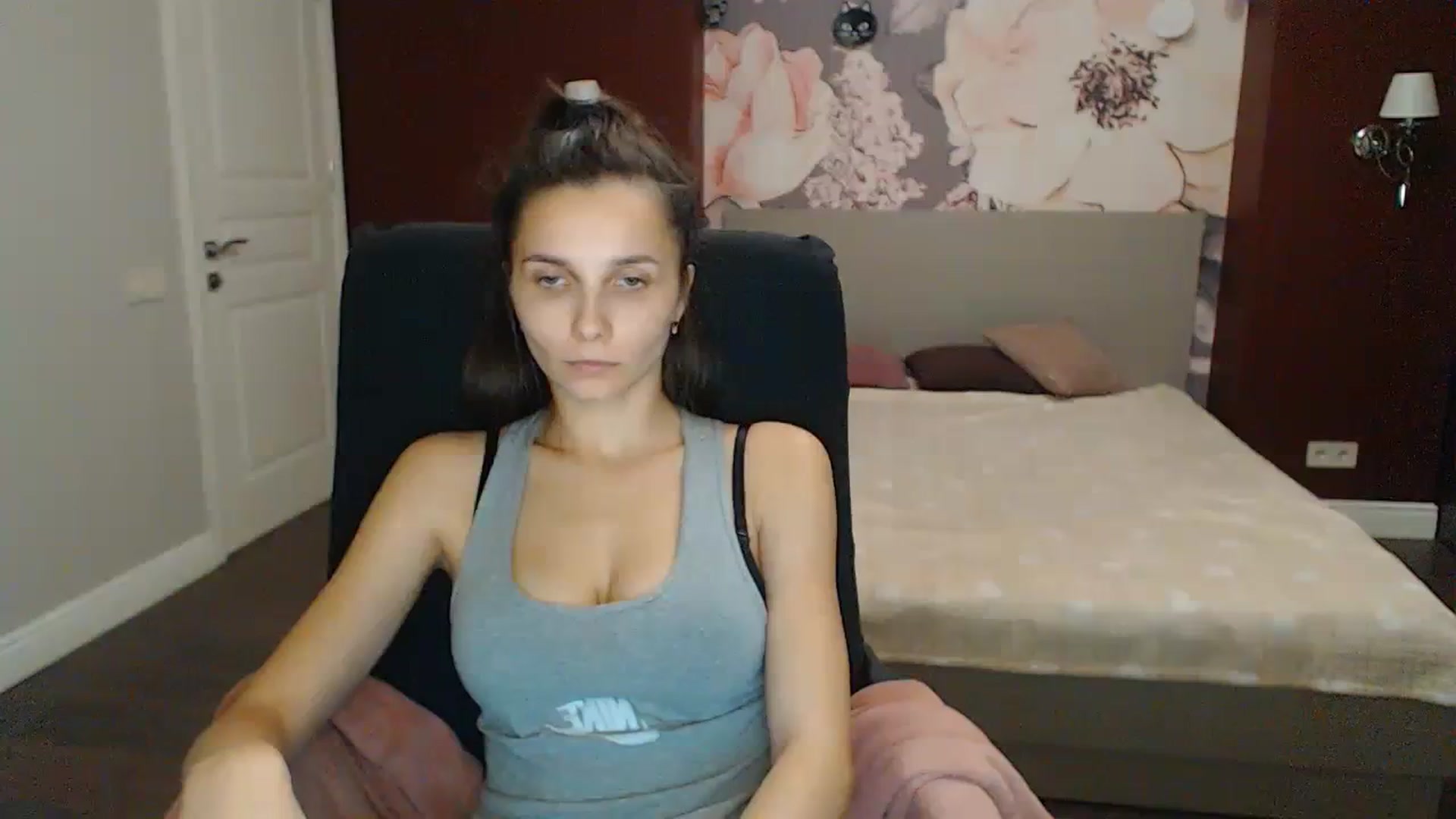 Gallery image thumbnail from Karina_Mils's myfreecams stream on, 11/12/2023, 15:45 image 10 of 20