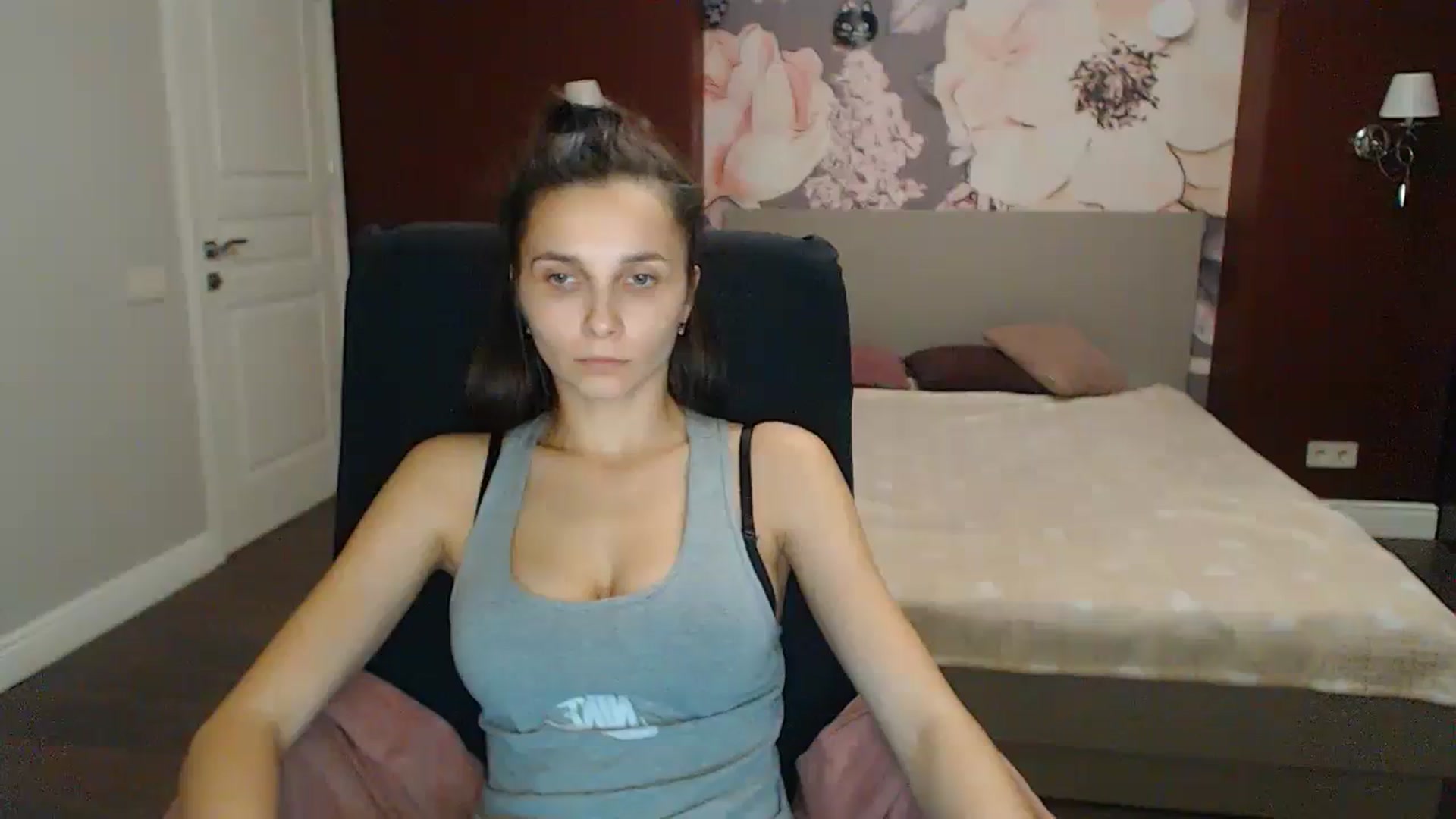 Gallery image thumbnail from Karina_Mils's myfreecams stream on, 11/12/2023, 15:45 image 12 of 20