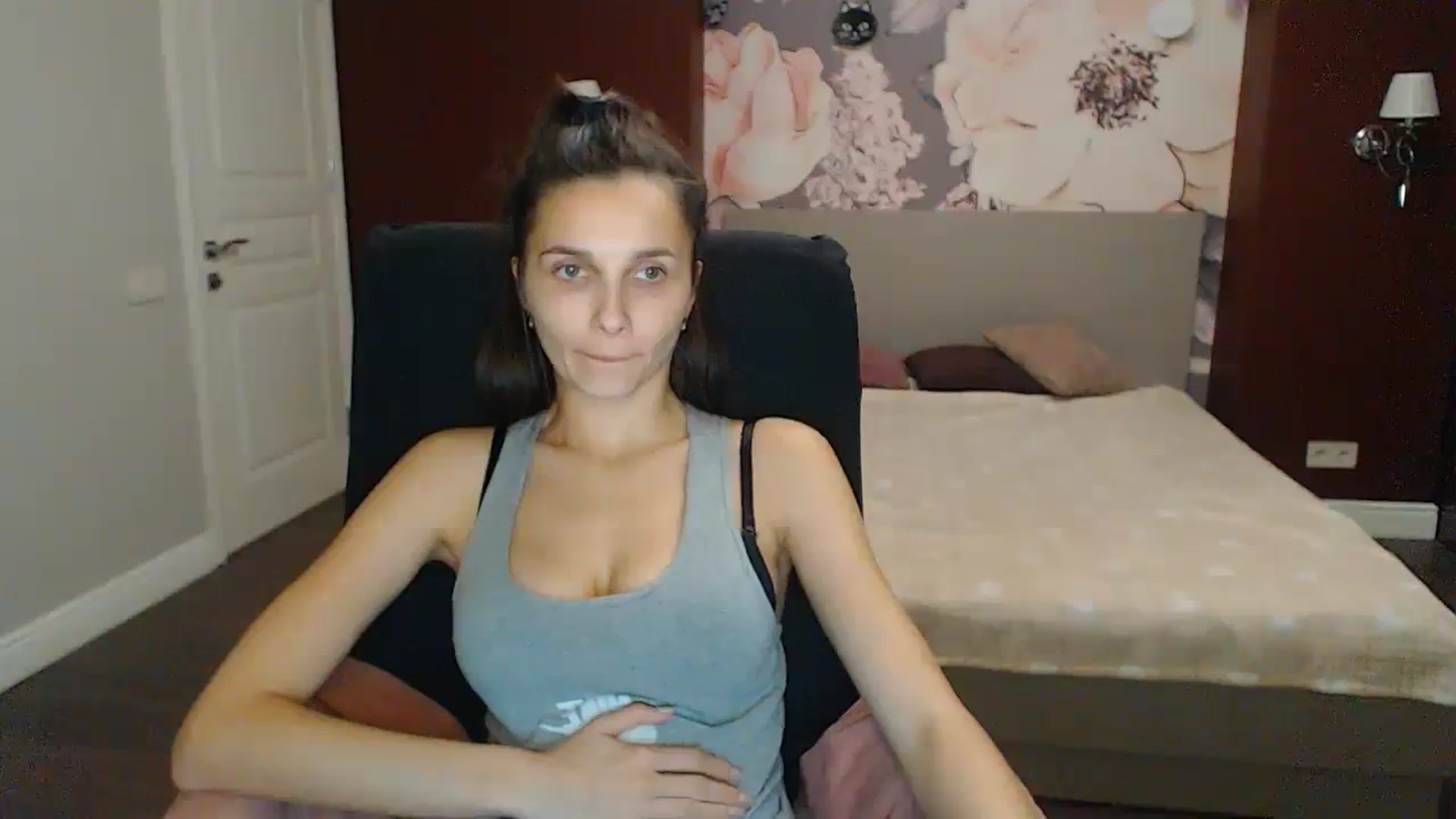 Gallery image thumbnail from Karina_Mils's myfreecams stream on, 11/12/2023, 15:45 image 6 of 20