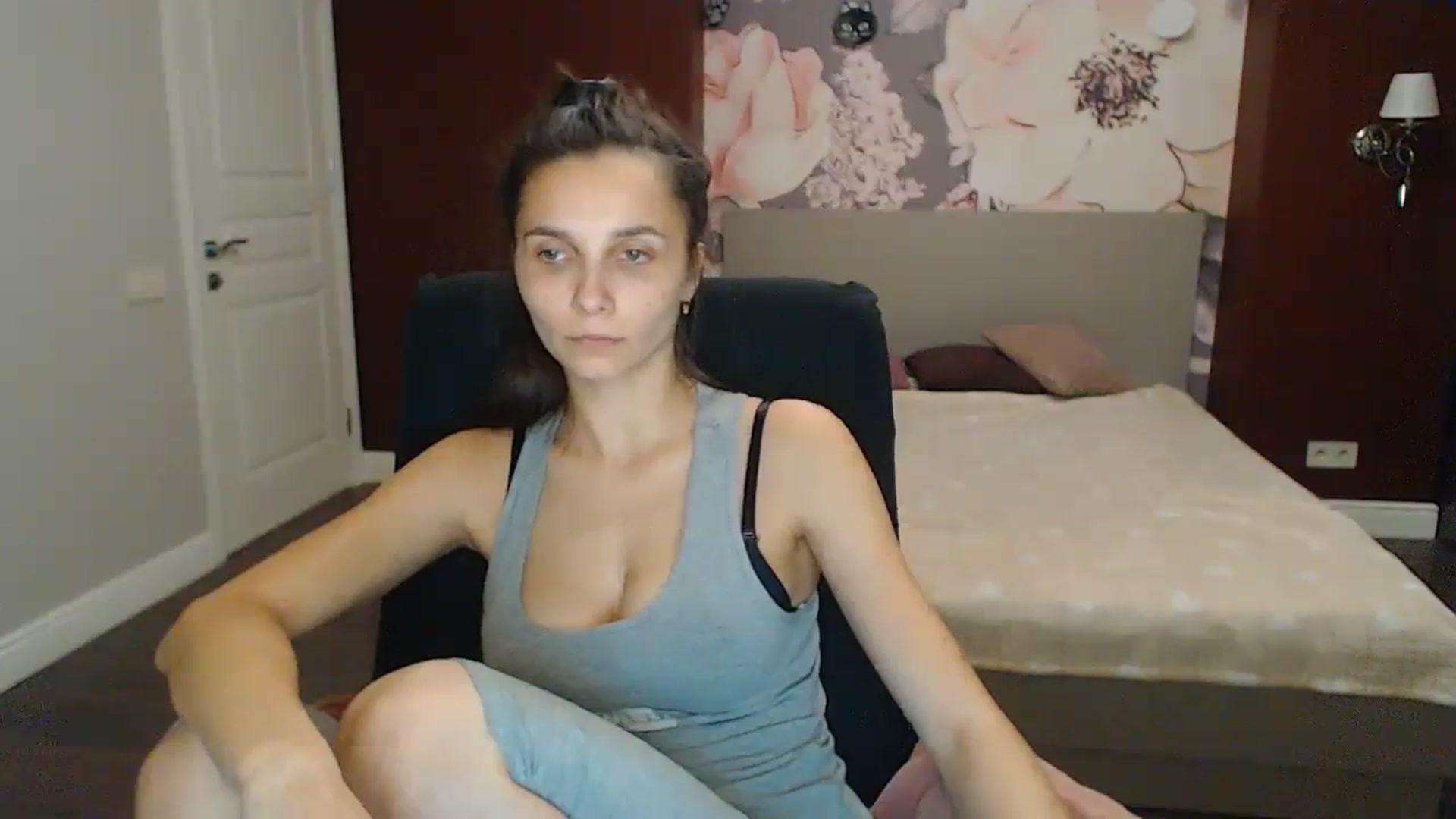 Gallery image thumbnail from Karina_Mils's myfreecams stream on, 11/12/2023, 15:45 image 17 of 20