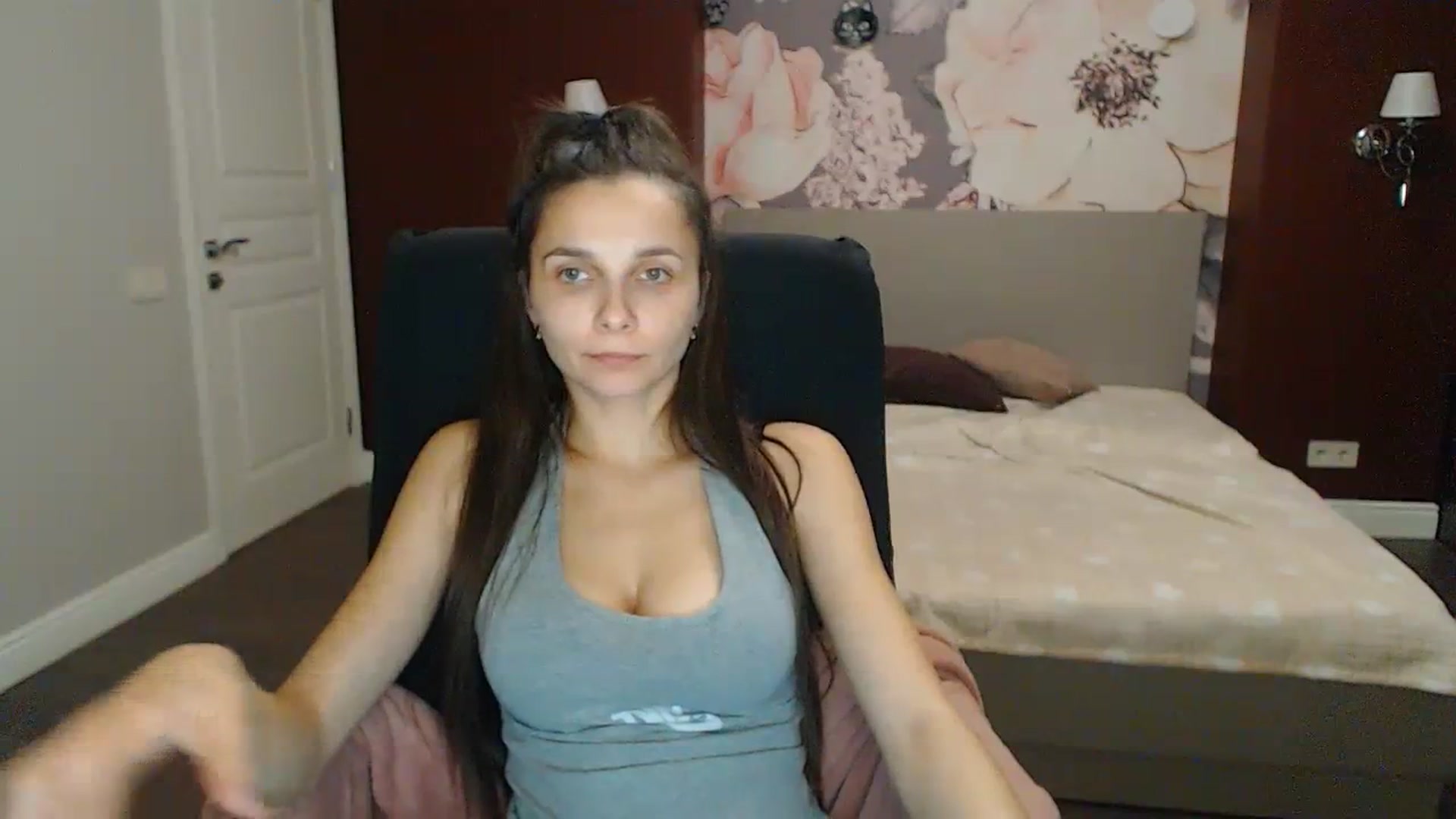 Gallery image thumbnail from Karina_Mils's myfreecams stream on, 11/12/2023, 18:02 image 5 of 20