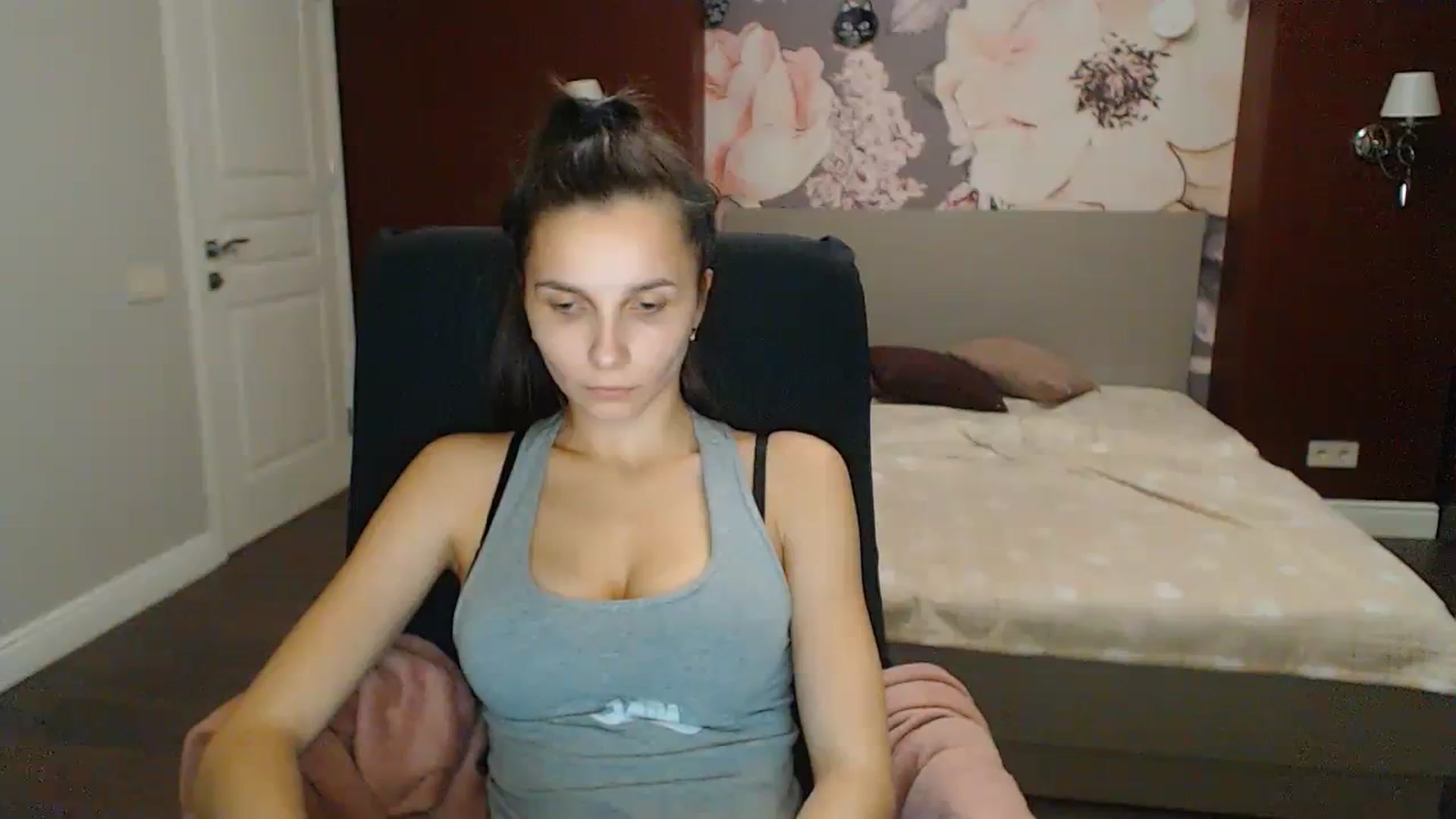 Gallery image thumbnail from Karina_Mils's myfreecams stream on, 11/12/2023, 18:02 image 15 of 20
