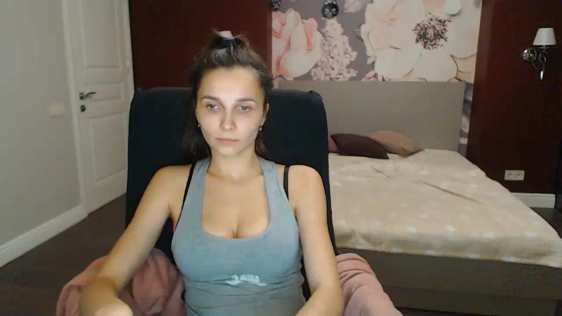 Gallery image thumbnail from Karina_Mils's myfreecams stream on, 11/12/2023, 18:02 image 13 of 20