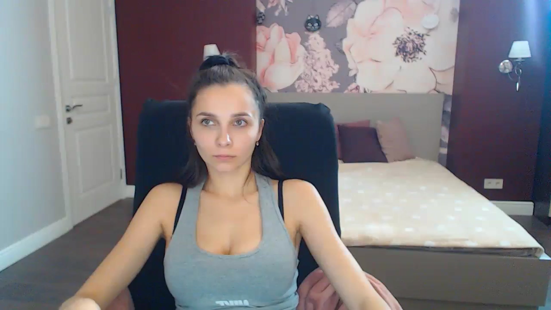 Gallery image thumbnail from Karina_Mils's myfreecams stream on, 11/16/2023, 12:30 image 7 of 20