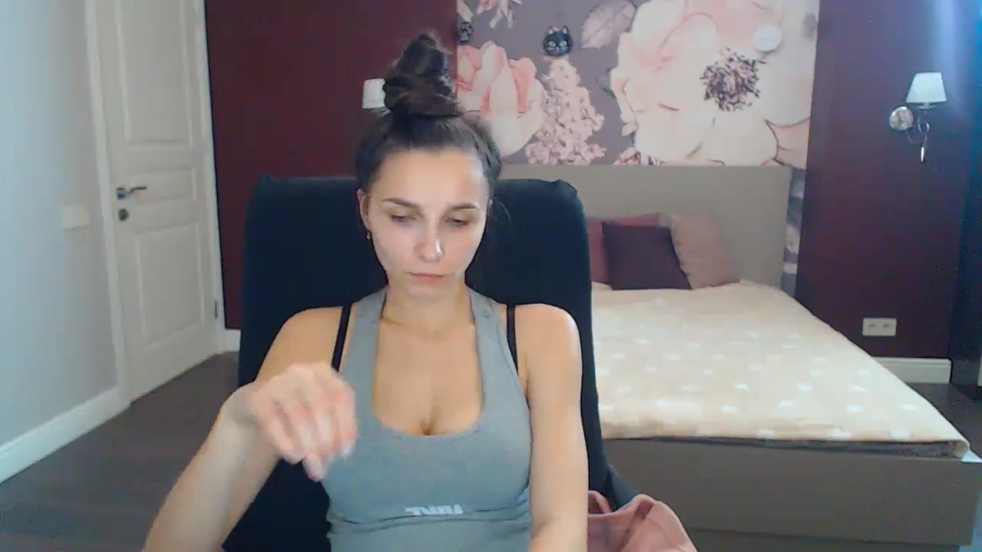 Gallery image thumbnail from Karina_Mils's myfreecams stream on, 11/16/2023, 12:30 image 14 of 20