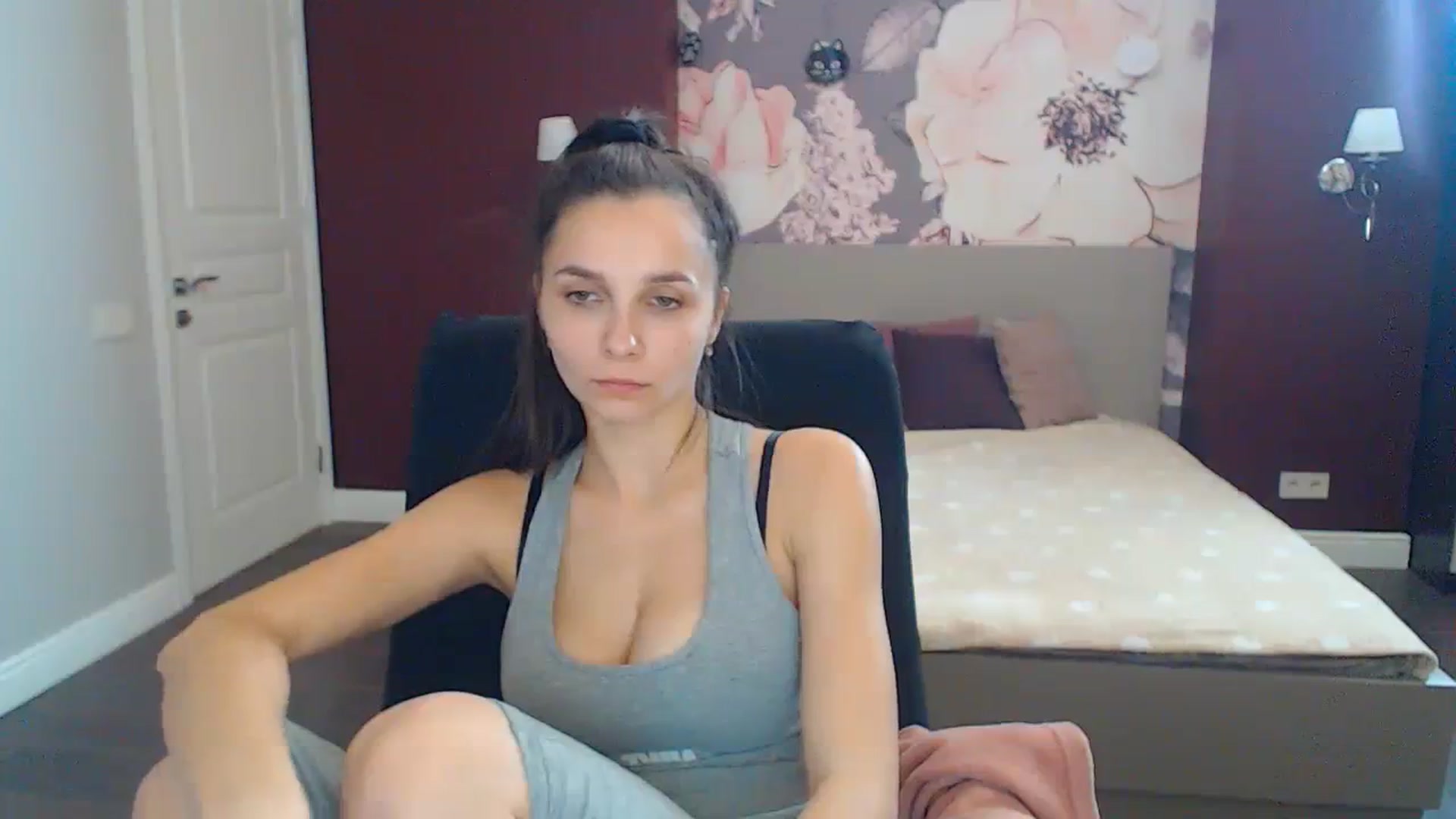Gallery image thumbnail from Karina_Mils's myfreecams stream on, 11/16/2023, 12:30 image 9 of 20