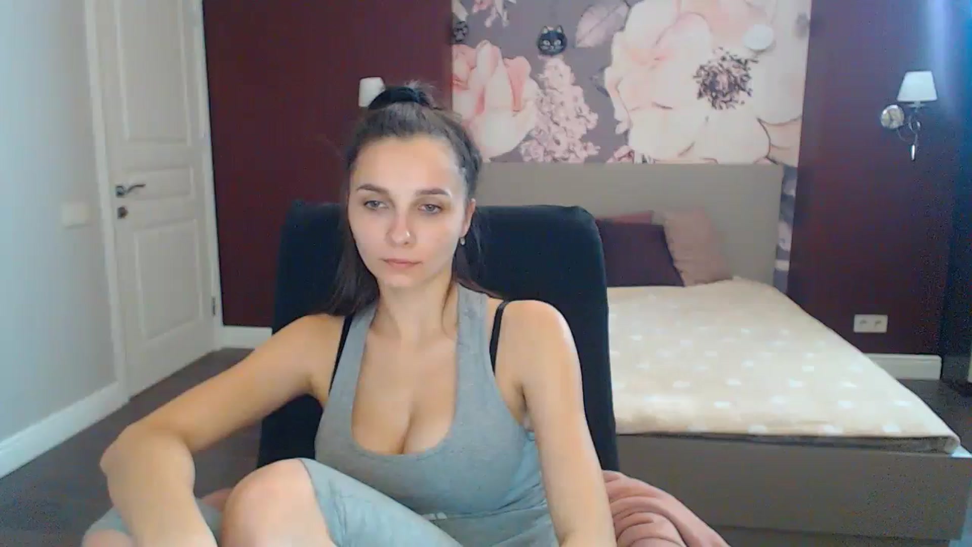 Gallery image thumbnail from Karina_Mils's myfreecams stream on, 11/16/2023, 12:30 image 1 of 20
