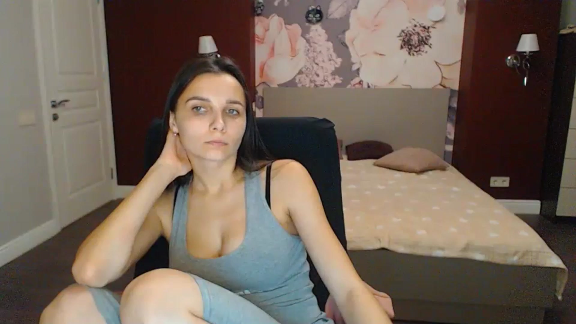 Gallery image thumbnail from Karina_Mils's myfreecams stream on, 11/18/2023, 15:03 image 15 of 20