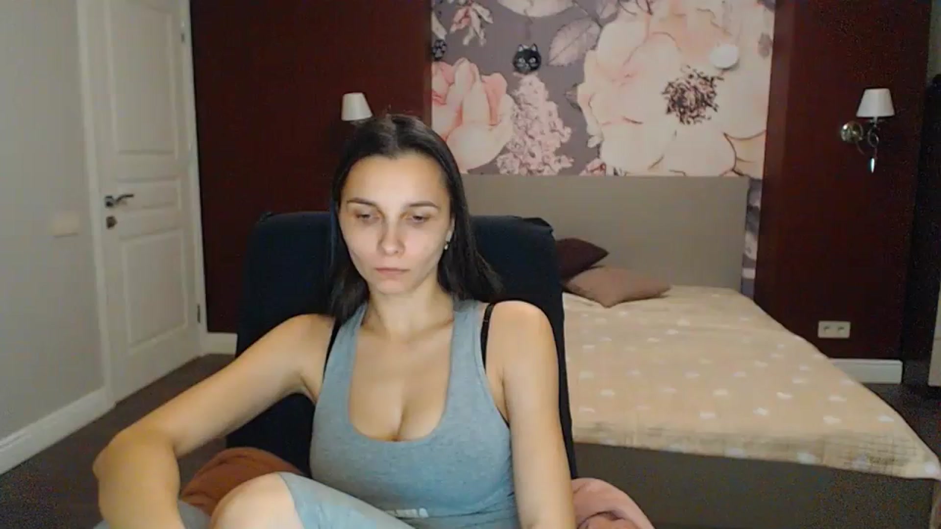 Gallery image thumbnail from Karina_Mils's myfreecams stream on, 11/19/2023, 19:36 image 15 of 20