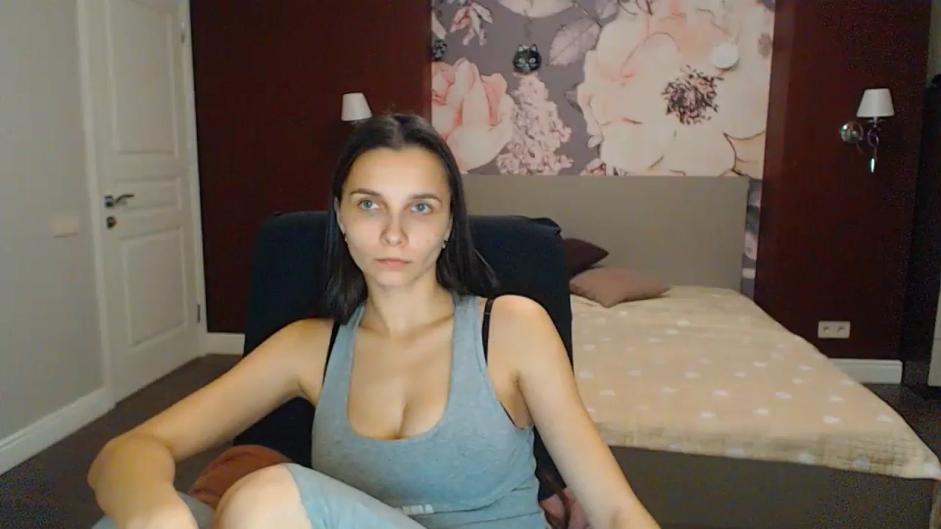 Gallery image thumbnail from Karina_Mils's myfreecams stream on, 11/19/2023, 19:36 image 1 of 20