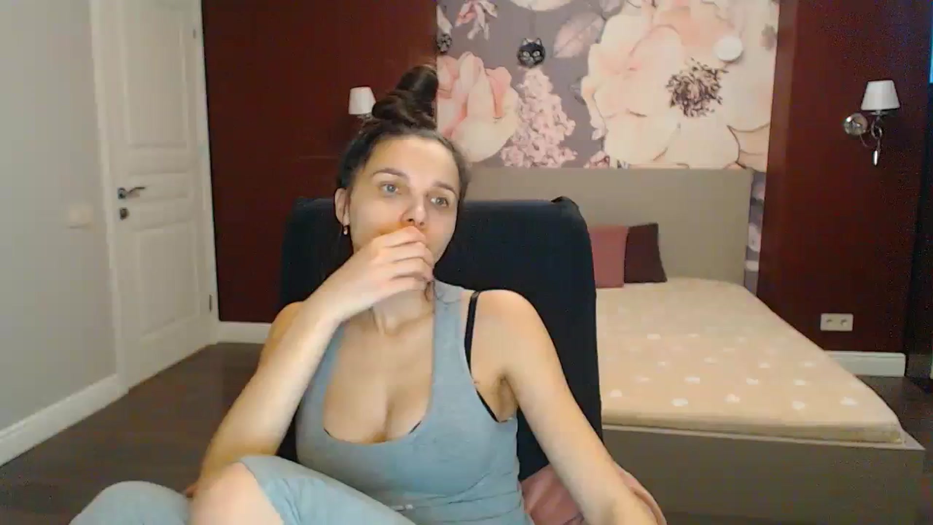 Gallery image thumbnail from Karina_Mils's myfreecams stream on, 11/23/2023, 10:42 image 1 of 20