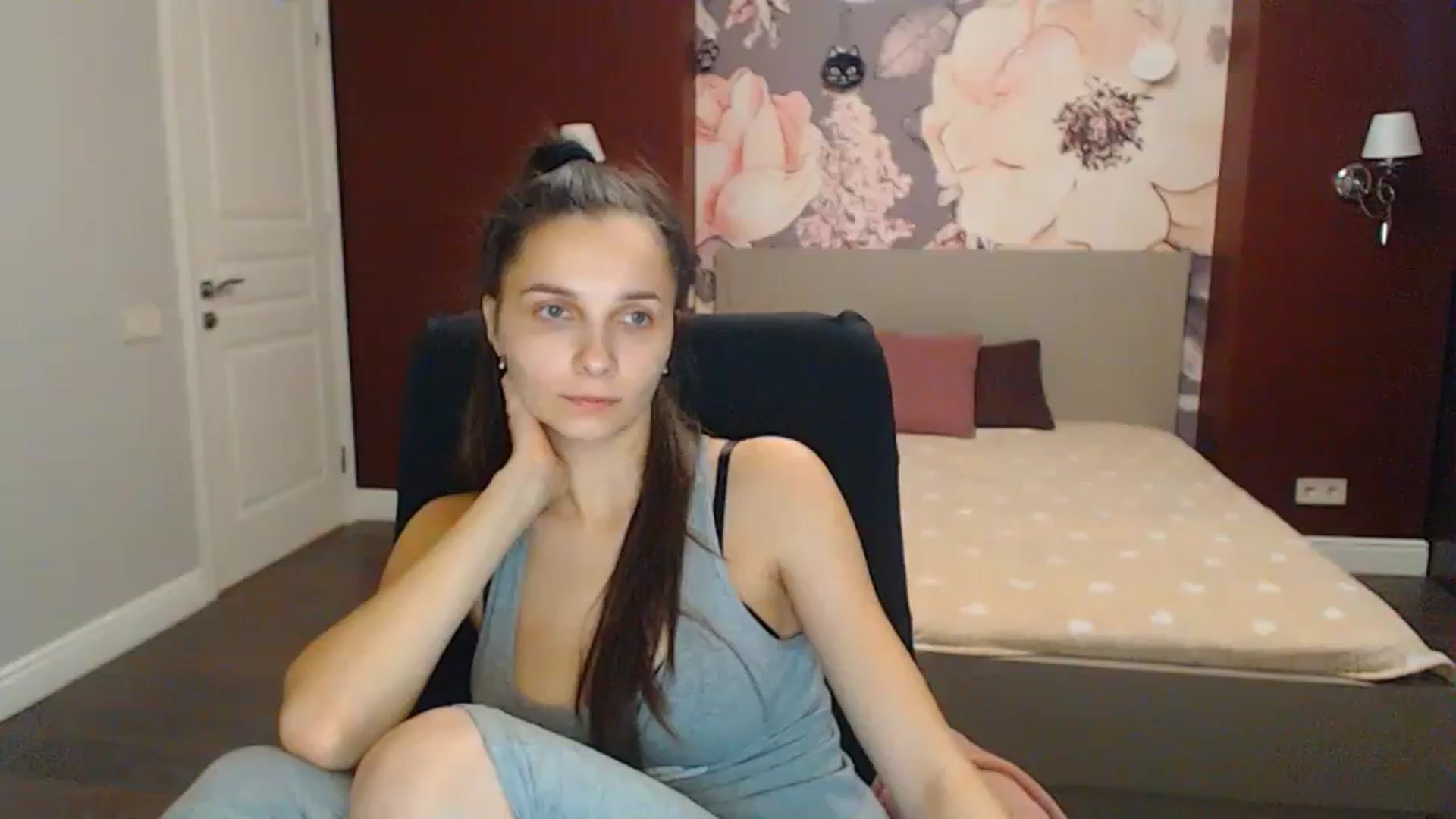 Gallery image thumbnail from Karina_Mils's myfreecams stream on, 11/24/2023, 11:59 image 2 of 20