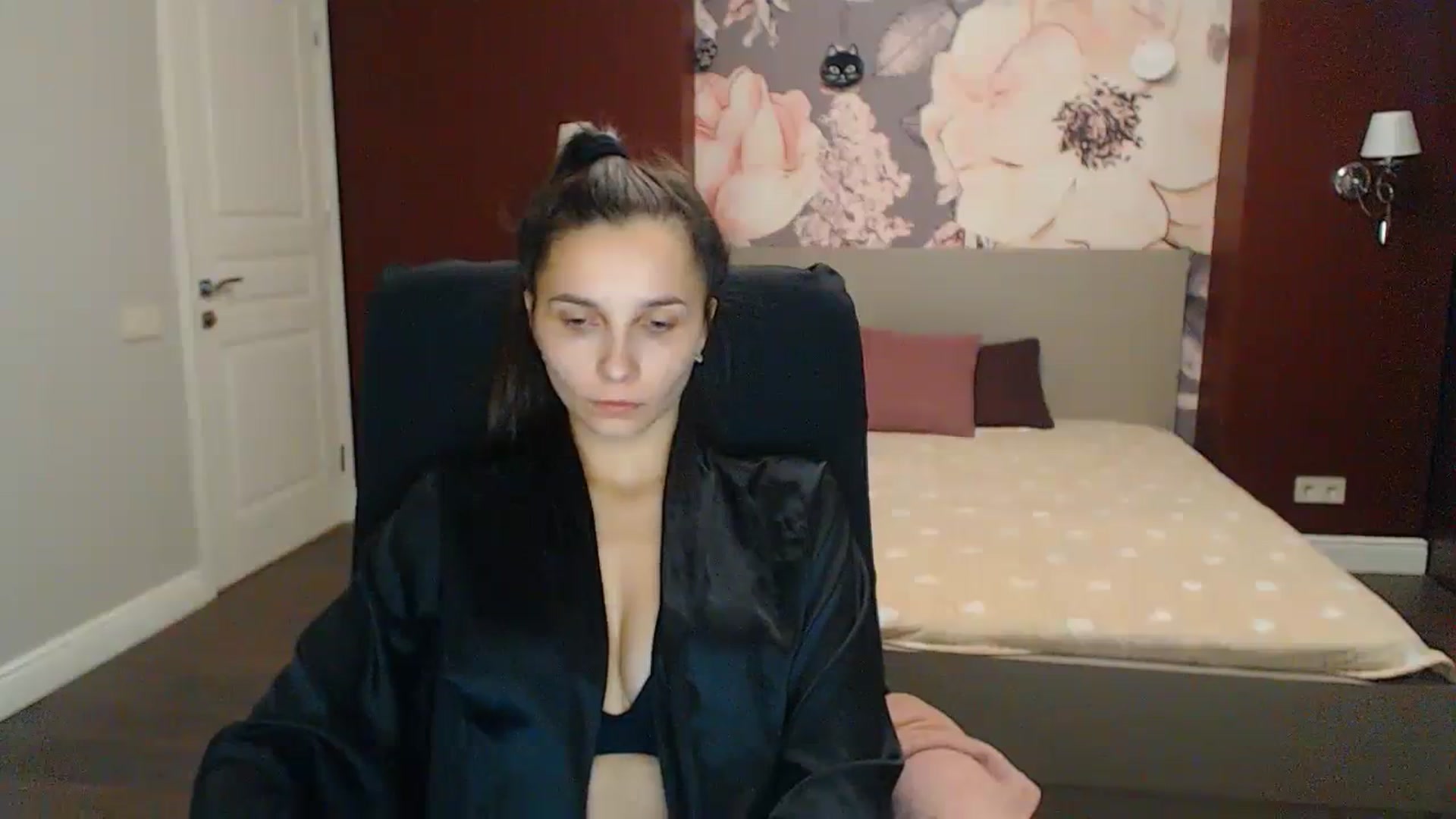 Gallery image thumbnail from Karina_Mils's myfreecams stream on, 11/24/2023, 11:59 image 17 of 20