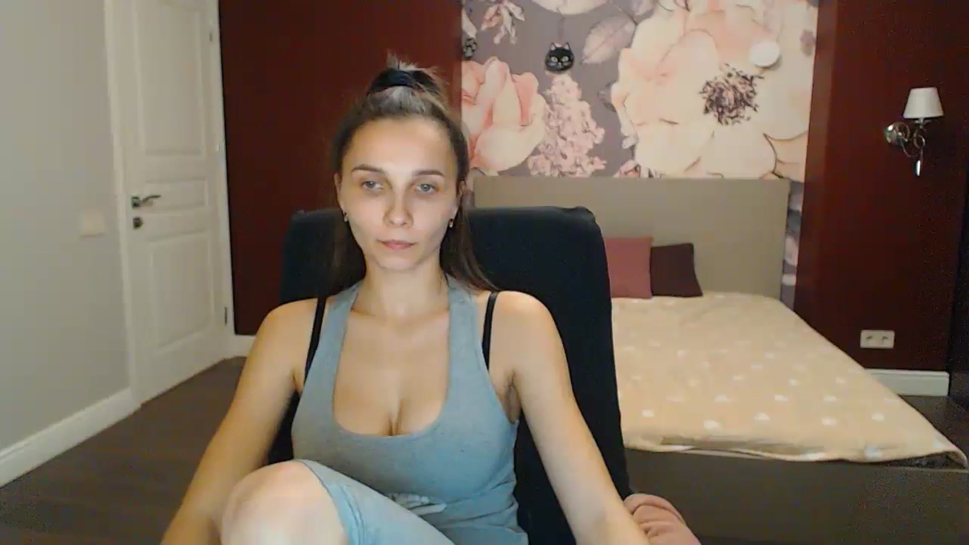 Gallery image thumbnail from Karina_Mils's myfreecams stream on, 11/24/2023, 21:18 image 14 of 20