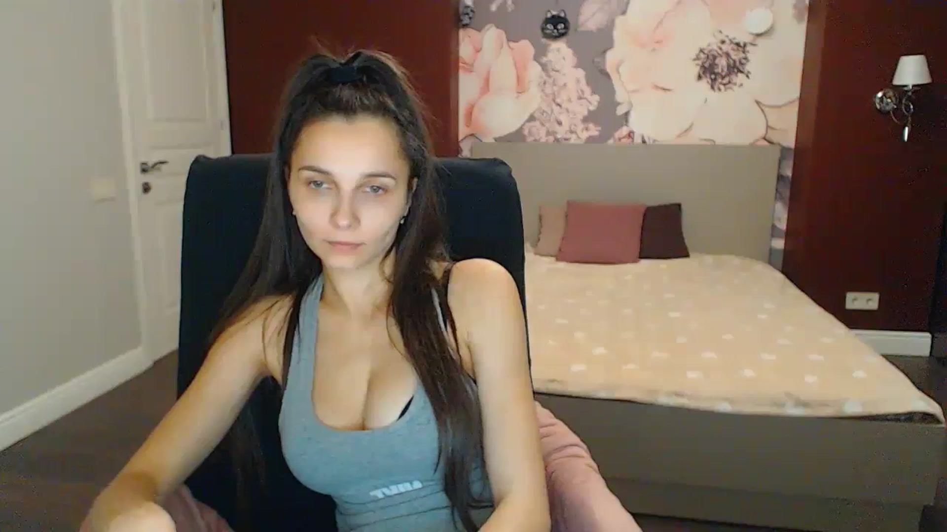 Gallery image thumbnail from Karina_Mils's myfreecams stream on, 11/25/2023, 13:55 image 15 of 20