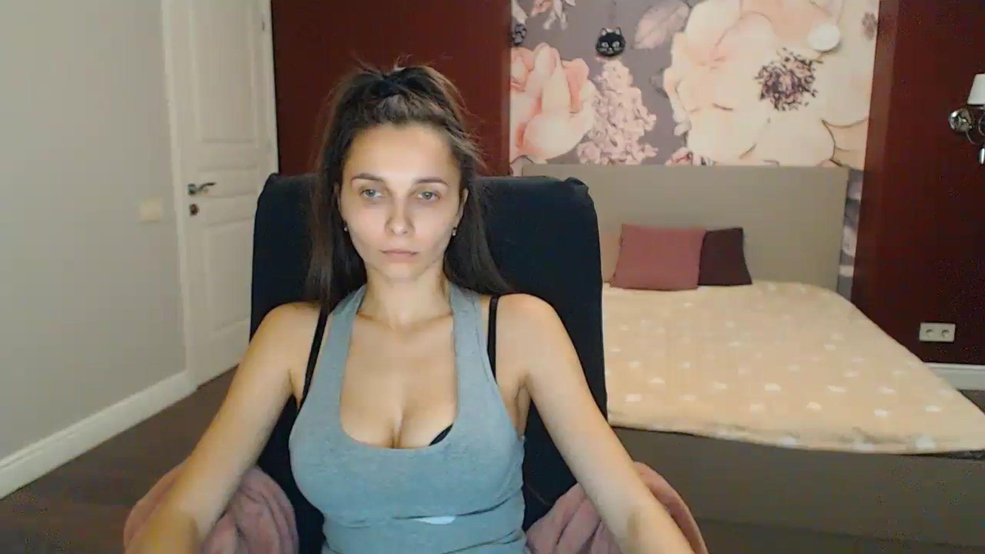 Gallery image thumbnail from Karina_Mils's myfreecams stream on, 11/25/2023, 16:24 image 14 of 20