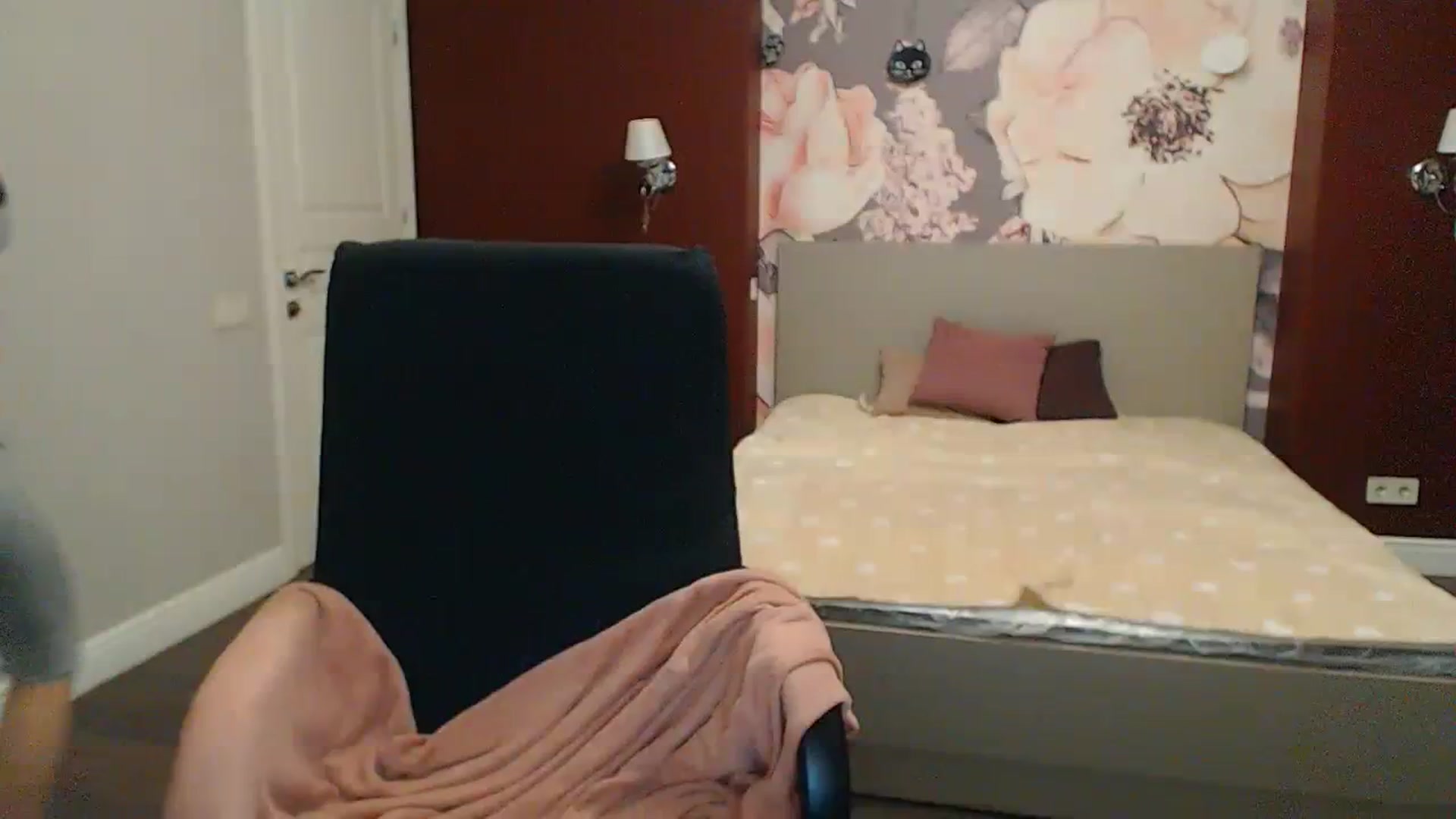 Gallery image thumbnail from Karina_Mils's myfreecams stream on, 11/25/2023, 18:17 image 18 of 20