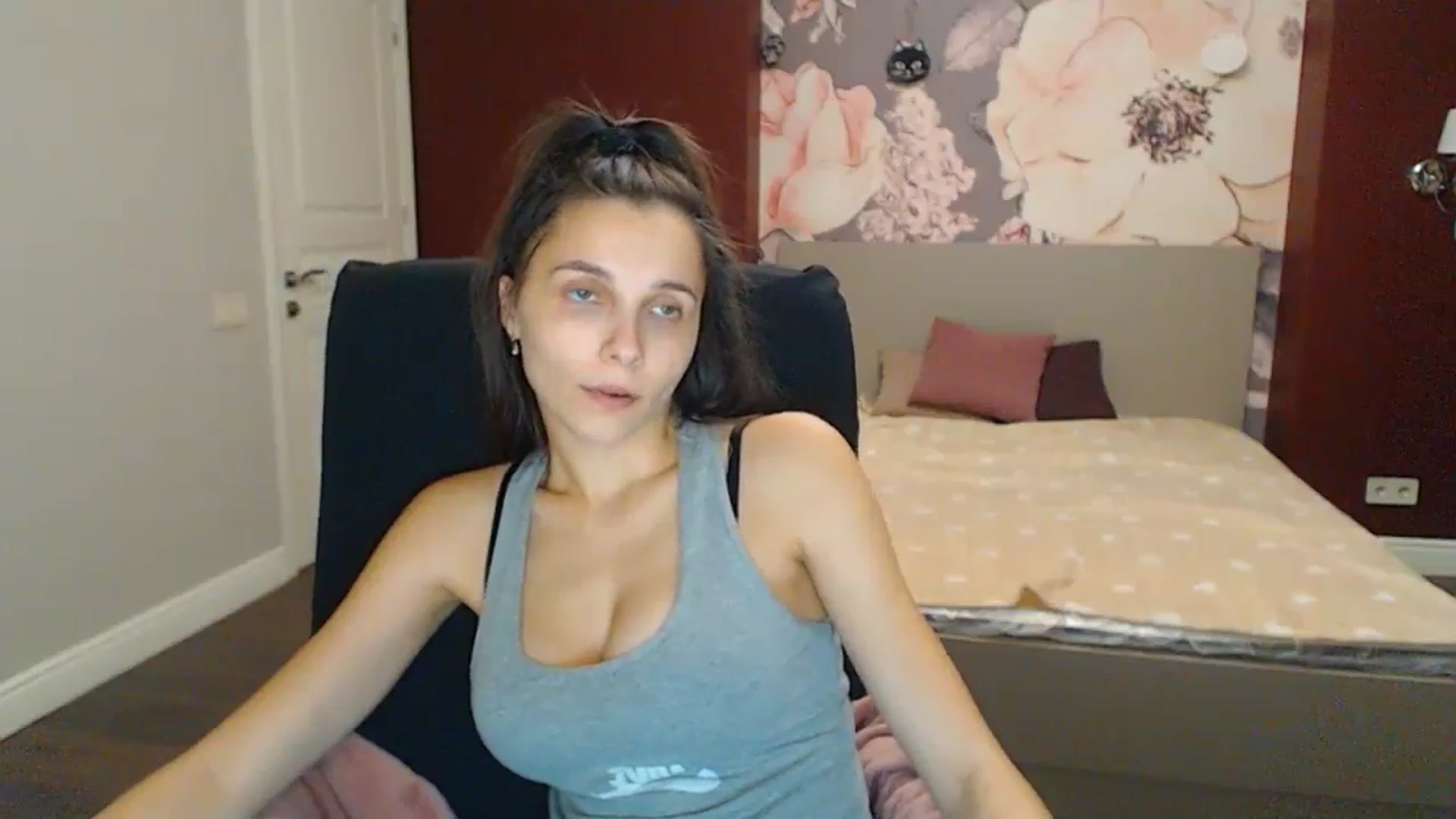 Gallery image thumbnail from Karina_Mils's myfreecams stream on, 11/25/2023, 18:17 image 12 of 20