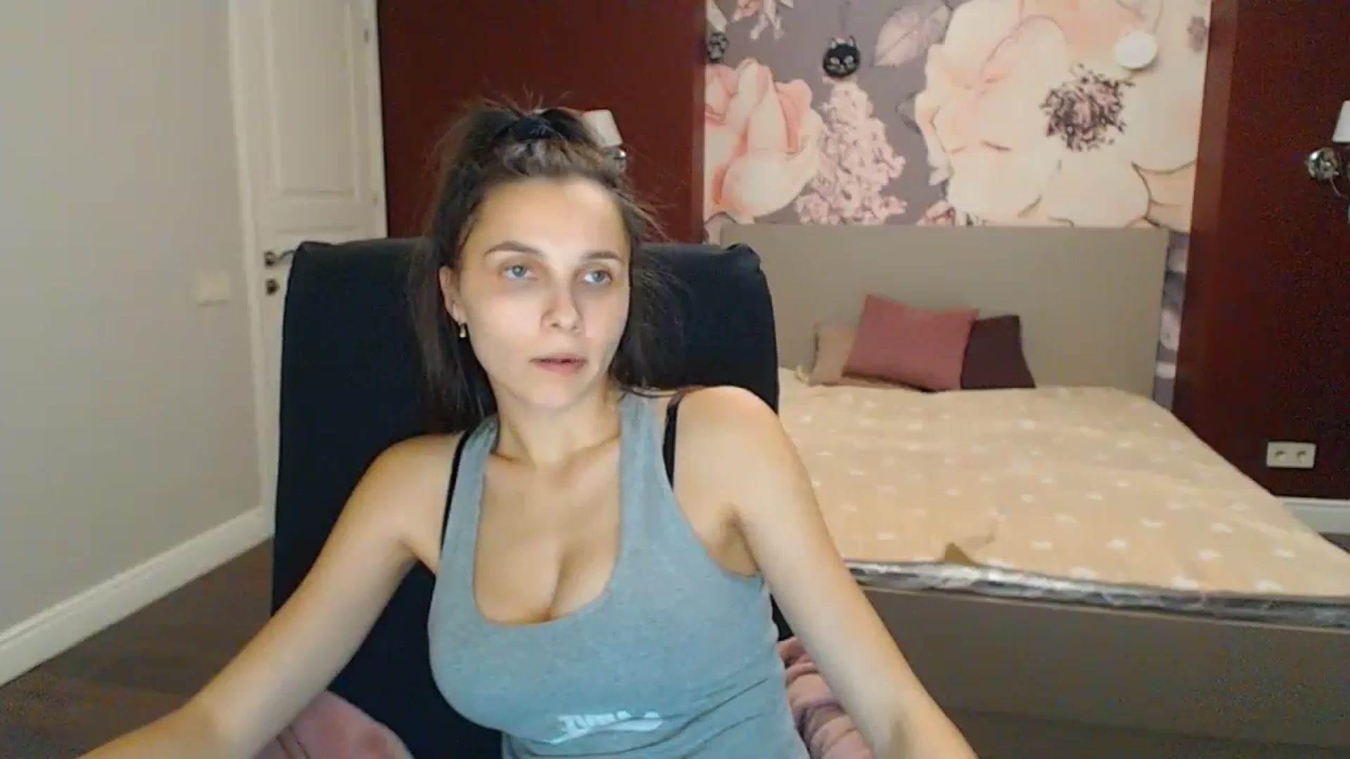 Gallery image thumbnail from Karina_Mils's myfreecams stream on, 11/25/2023, 18:17 image 13 of 20