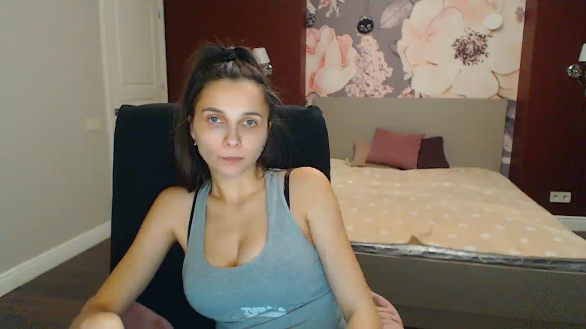 Gallery image thumbnail from Karina_Mils's myfreecams stream on, 11/25/2023, 18:17 image 17 of 20