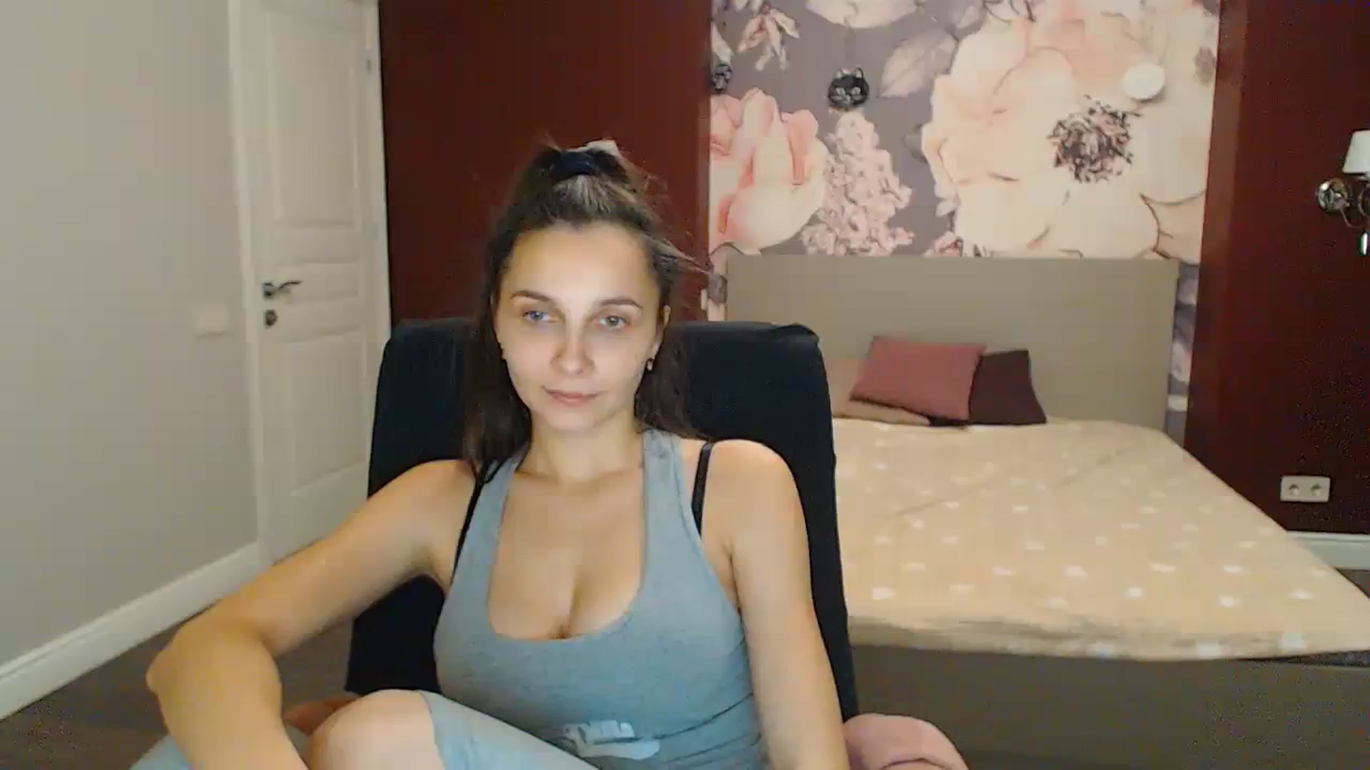 Gallery image thumbnail from Karina_Mils's myfreecams stream on, 11/25/2023, 20:25 image 12 of 20
