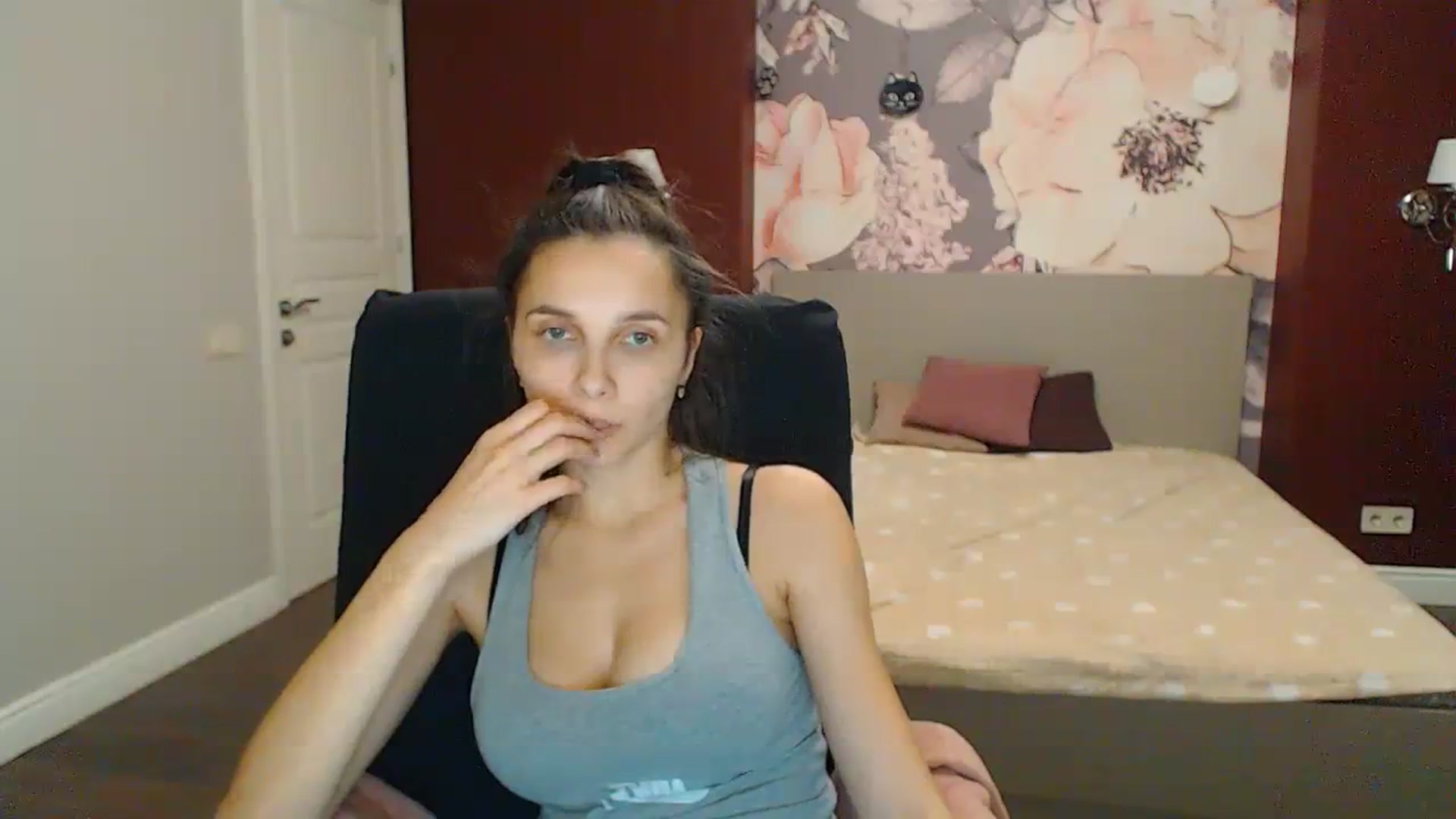 Gallery image thumbnail from Karina_Mils's myfreecams stream on, 11/25/2023, 20:25 image 20 of 20