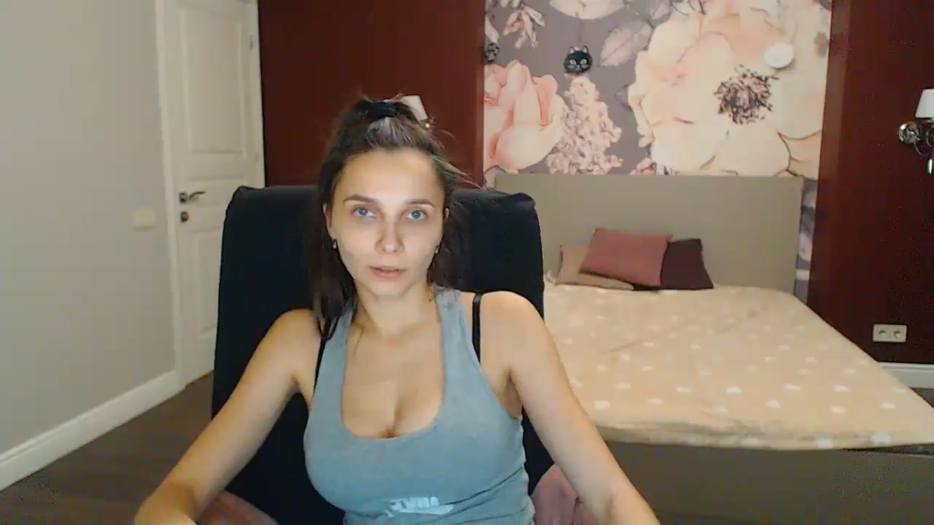 Gallery image thumbnail from Karina_Mils's myfreecams stream on, 11/25/2023, 20:25 image 18 of 20