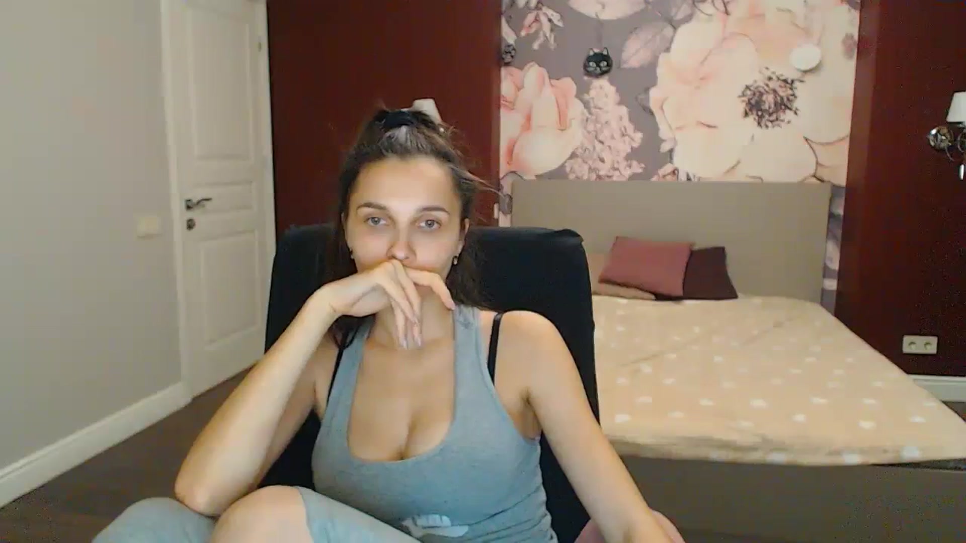 Gallery image thumbnail from Karina_Mils's myfreecams stream on, 11/25/2023, 20:25 image 13 of 20