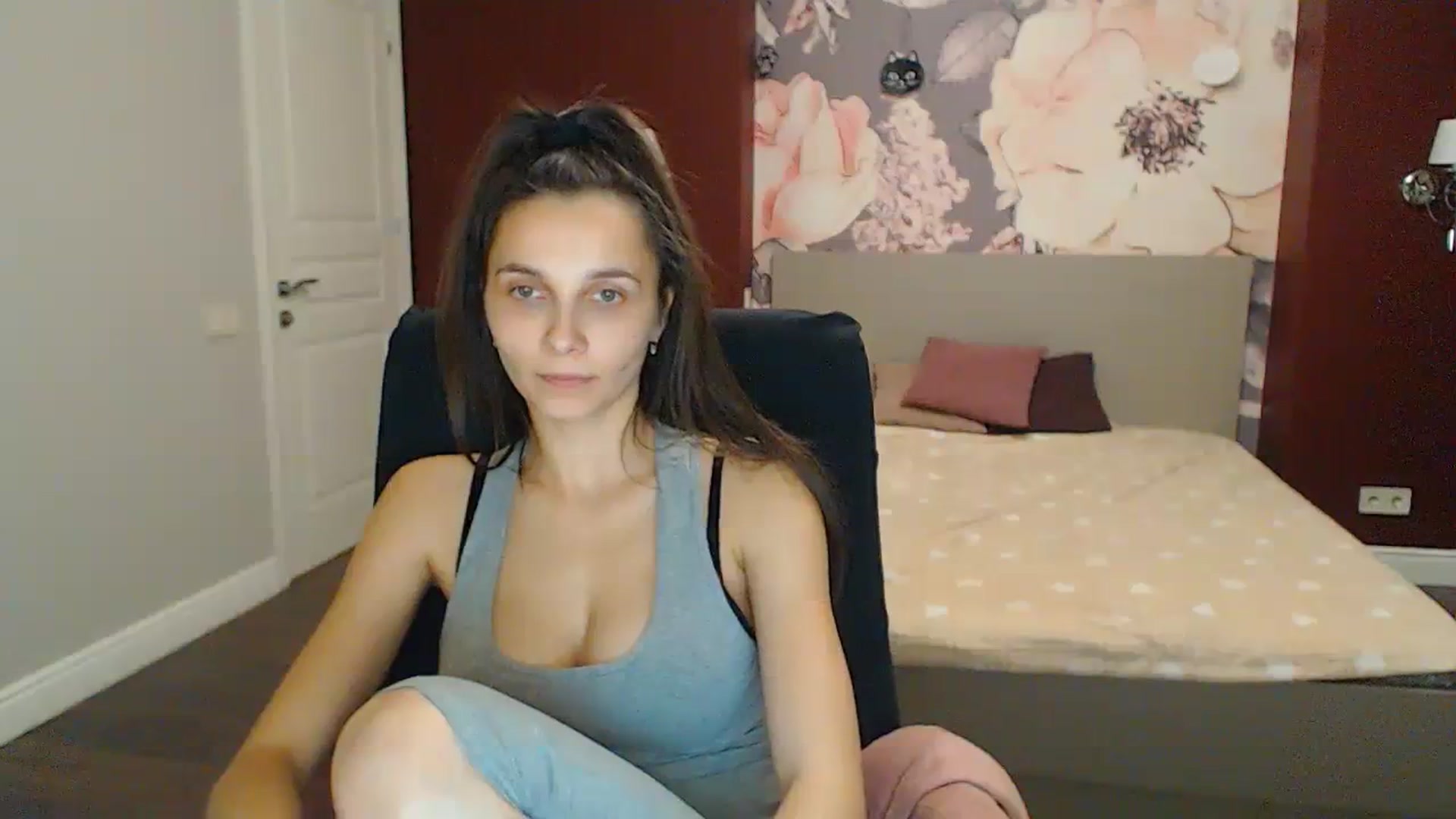 Gallery image thumbnail from Karina_Mils's myfreecams stream on, 11/25/2023, 20:25 image 4 of 20