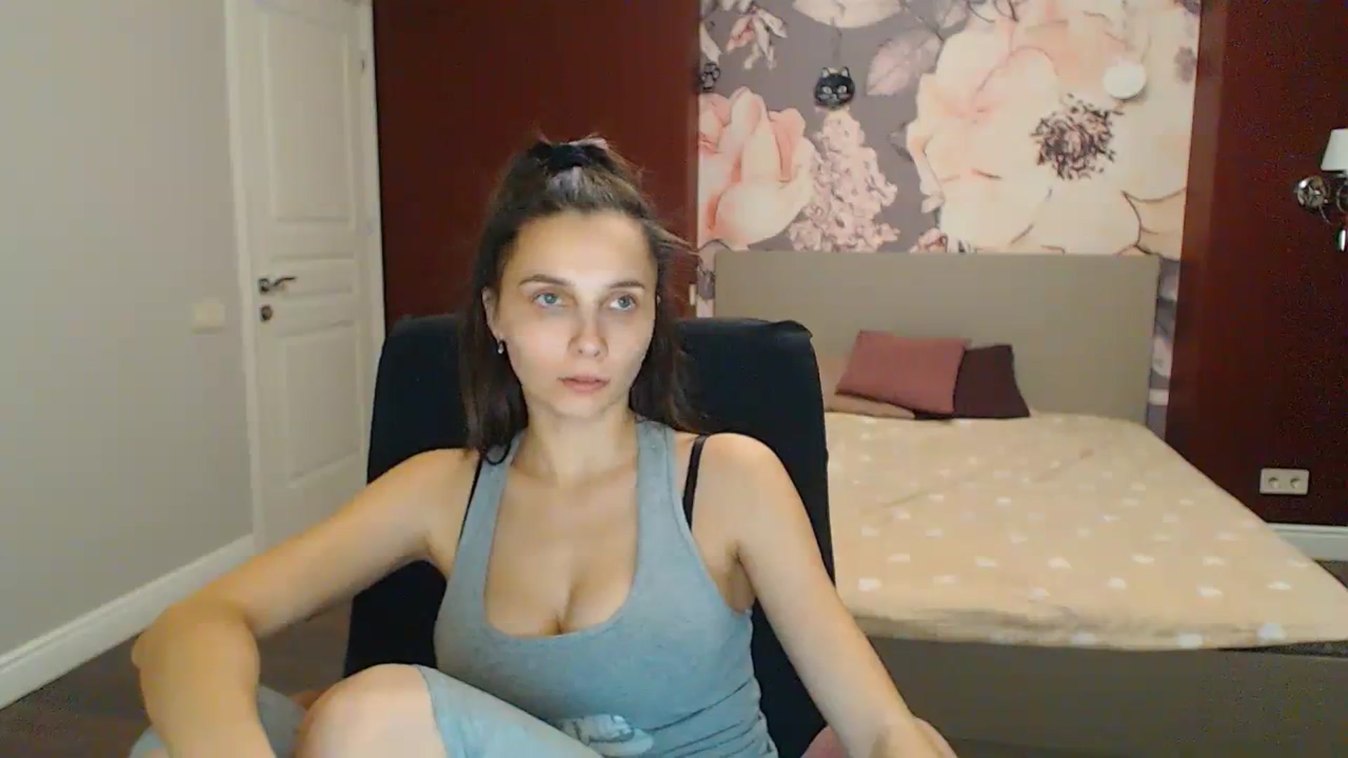 Gallery image thumbnail from Karina_Mils's myfreecams stream on, 11/25/2023, 20:25 image 10 of 20