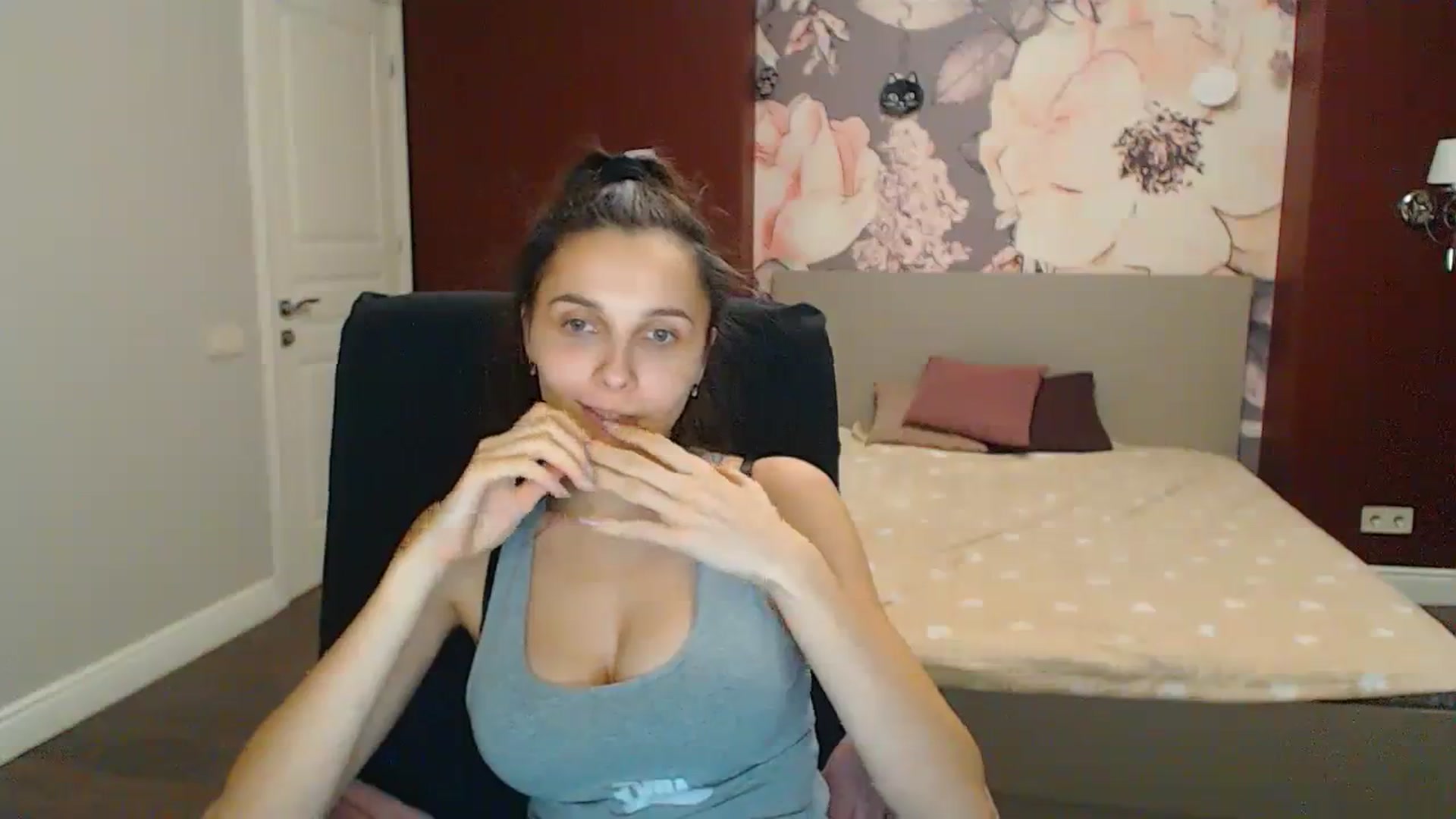 Gallery image thumbnail from Karina_Mils's myfreecams stream on, 11/25/2023, 20:25 image 16 of 20