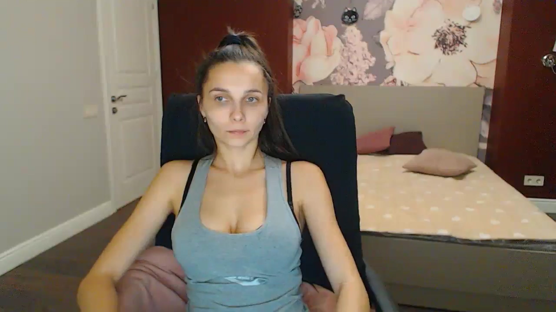 Gallery image thumbnail from Karina_Mils's myfreecams stream on, 11/26/2023, 17:49 image 5 of 20