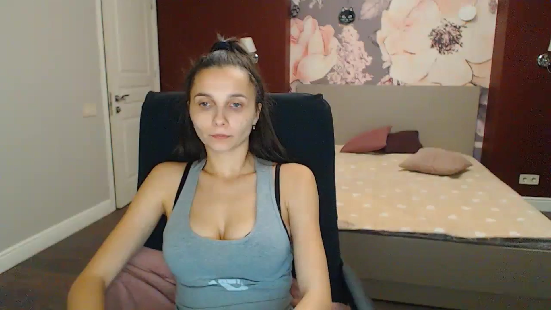 Gallery image thumbnail from Karina_Mils's myfreecams stream on, 11/26/2023, 17:49 image 3 of 20