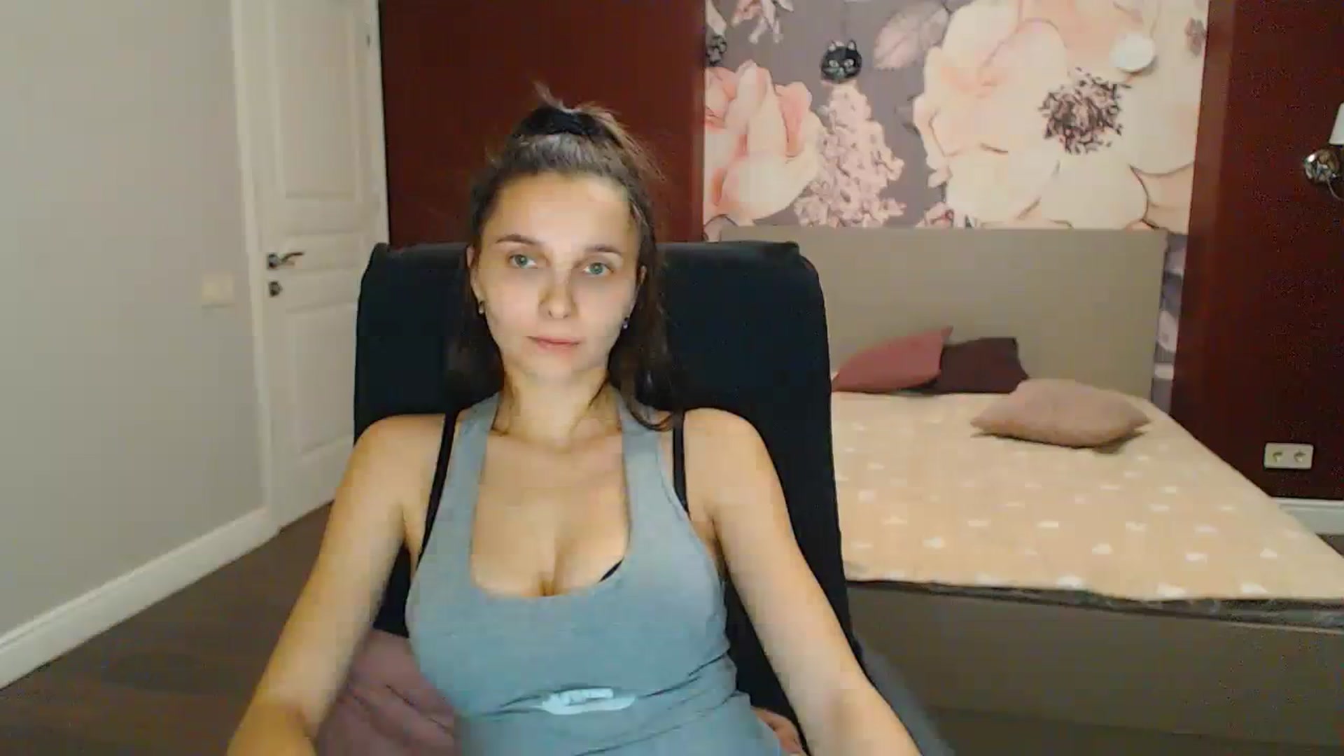 Gallery image thumbnail from Karina_Mils's myfreecams stream on, 11/26/2023, 17:49 image 9 of 20