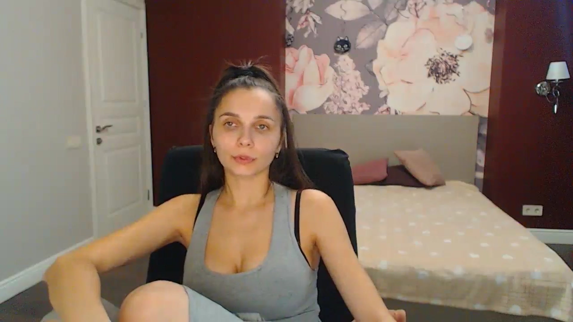 Gallery image thumbnail from Karina_Mils's myfreecams stream on, 11/27/2023, 08:26 image 15 of 20