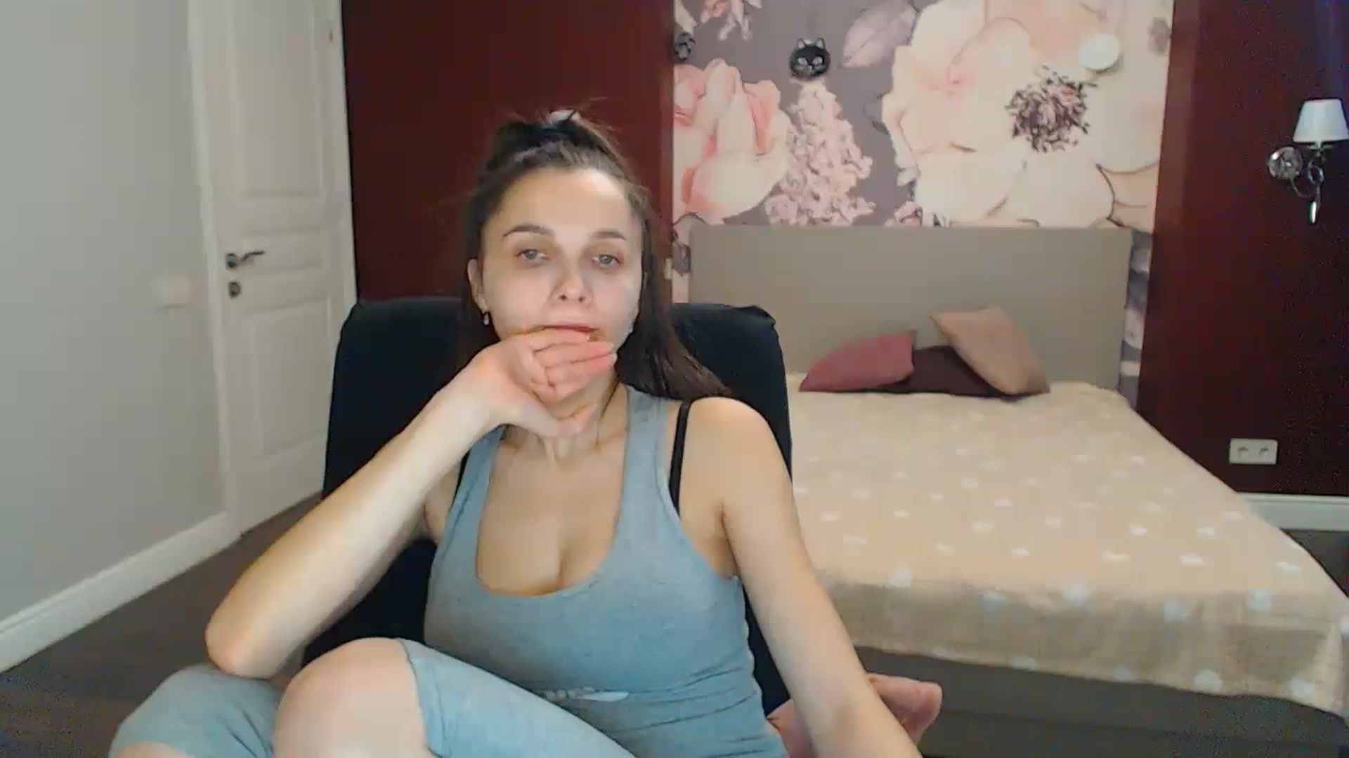 Gallery image thumbnail from Karina_Mils's myfreecams stream on, 11/27/2023, 08:26 image 11 of 20