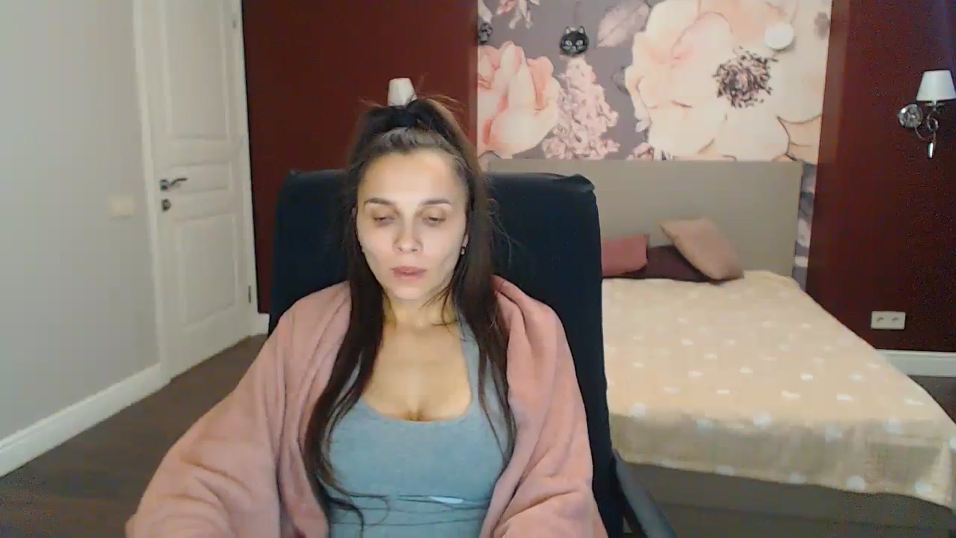 Gallery image thumbnail from Karina_Mils's myfreecams stream on, 11/27/2023, 08:26 image 6 of 20