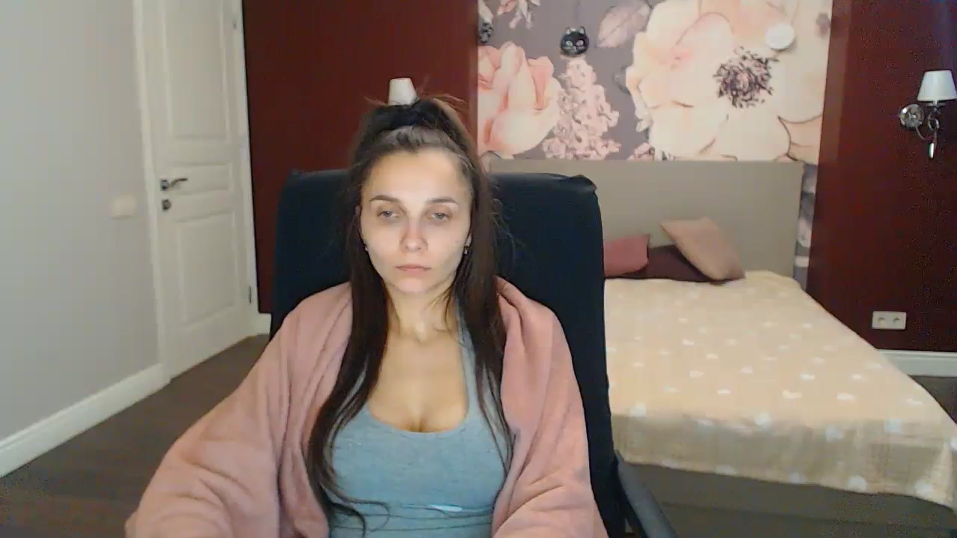 Gallery image thumbnail from Karina_Mils's myfreecams stream on, 11/27/2023, 08:26 image 5 of 20