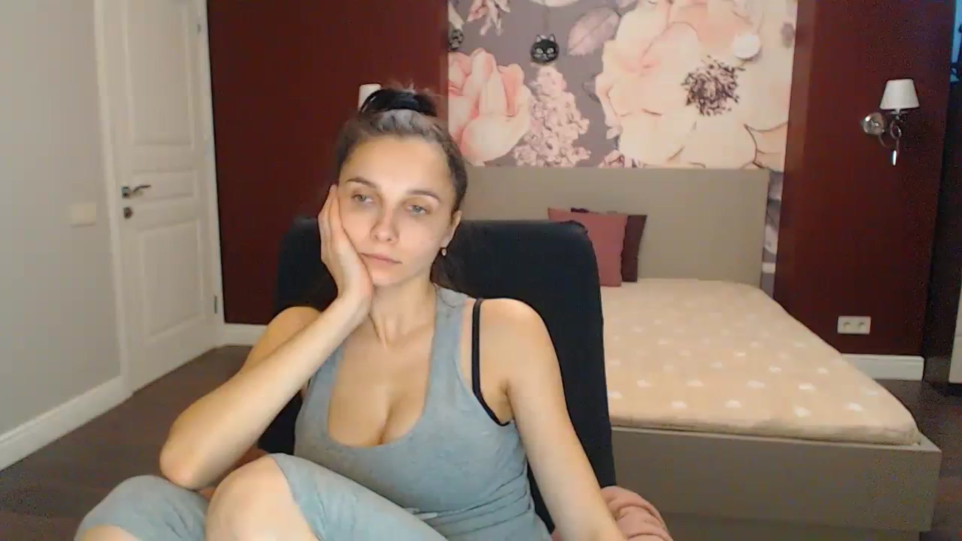 Gallery image thumbnail from Karina_Mils's myfreecams stream on, 12/01/2023, 08:24 image 12 of 20