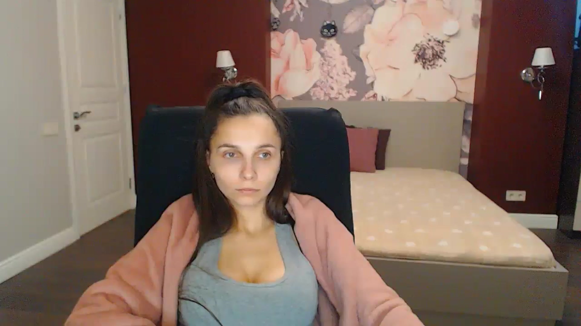 Gallery image thumbnail from Karina_Mils's myfreecams stream on, 12/01/2023, 08:24 image 18 of 20