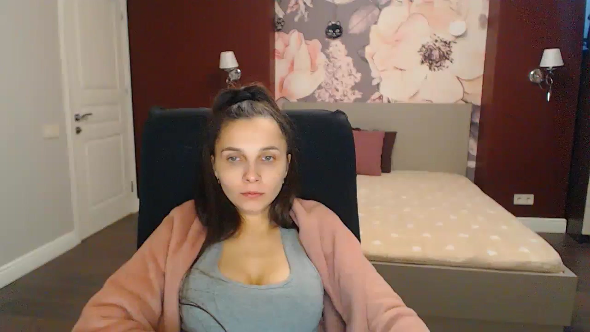 Gallery image thumbnail from Karina_Mils's myfreecams stream on, 12/01/2023, 08:24 image 19 of 20