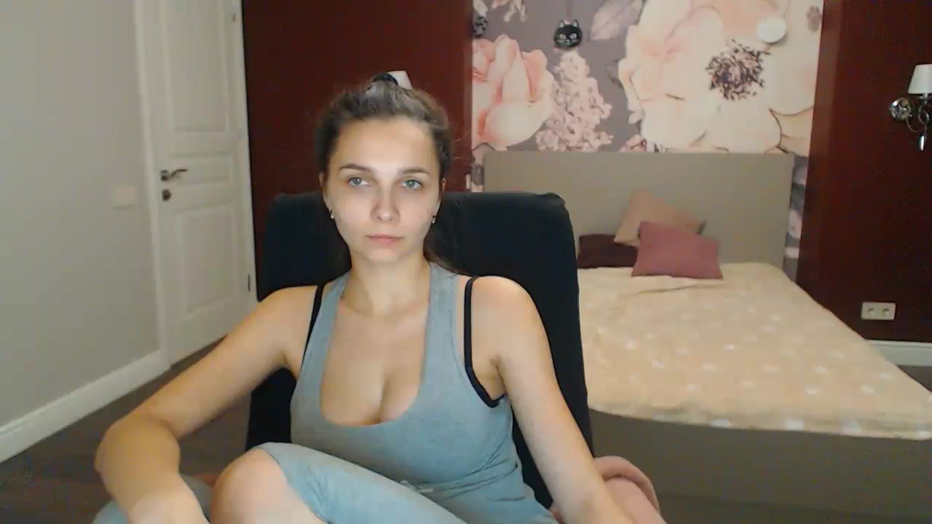 Gallery image thumbnail from Karina_Mils's myfreecams stream on, 12/02/2023, 16:01 image 16 of 20