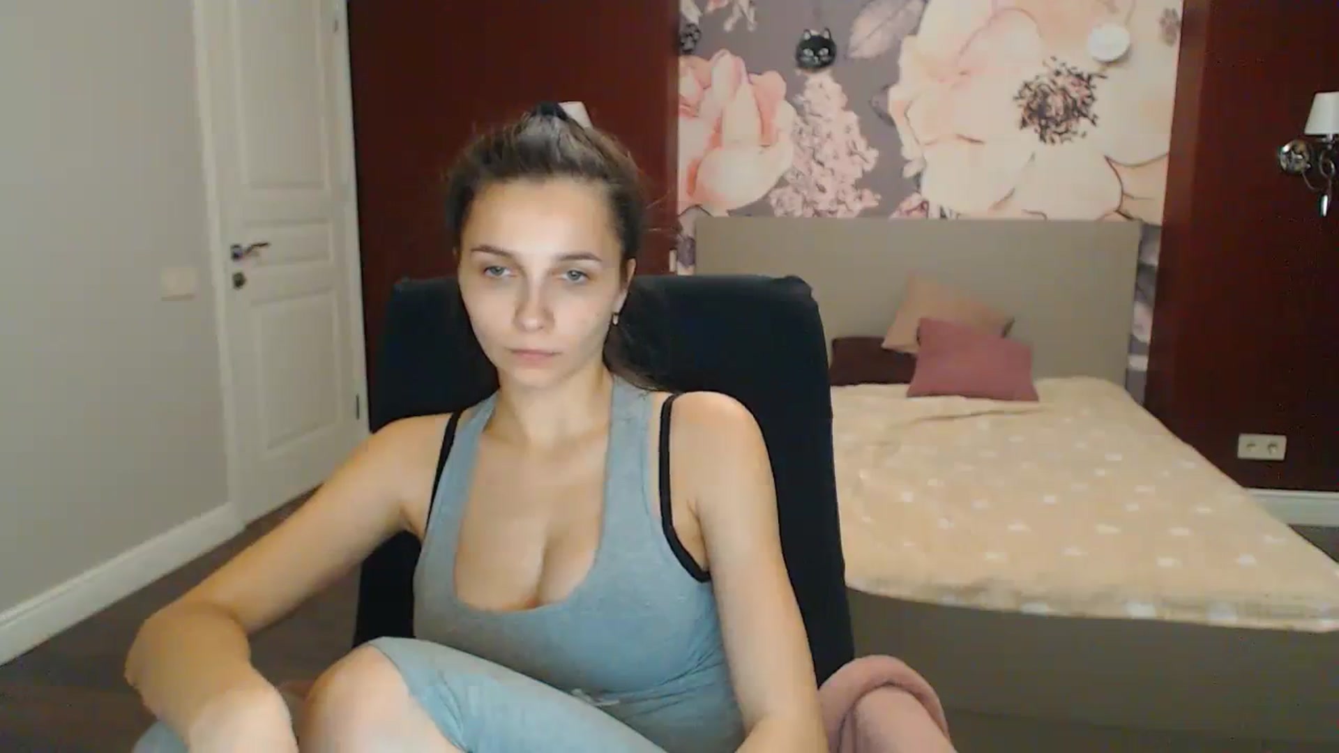 Gallery image thumbnail from Karina_Mils's myfreecams stream on, 12/02/2023, 16:01 image 18 of 20