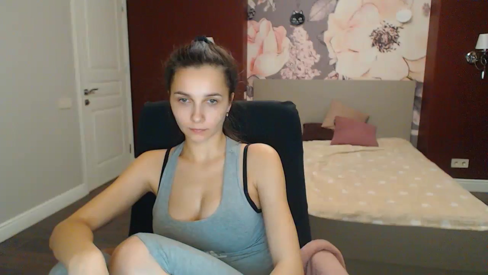 Gallery image thumbnail from Karina_Mils's myfreecams stream on, 12/02/2023, 16:01 image 17 of 20