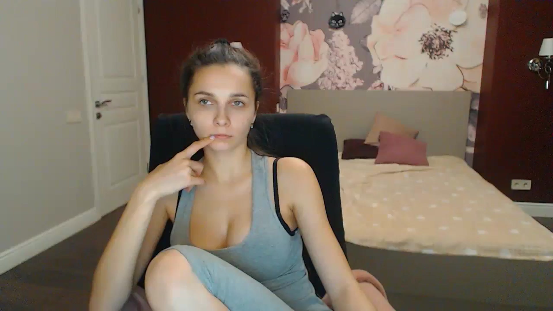 Gallery image thumbnail from Karina_Mils's myfreecams stream on, 12/02/2023, 16:01 image 12 of 20