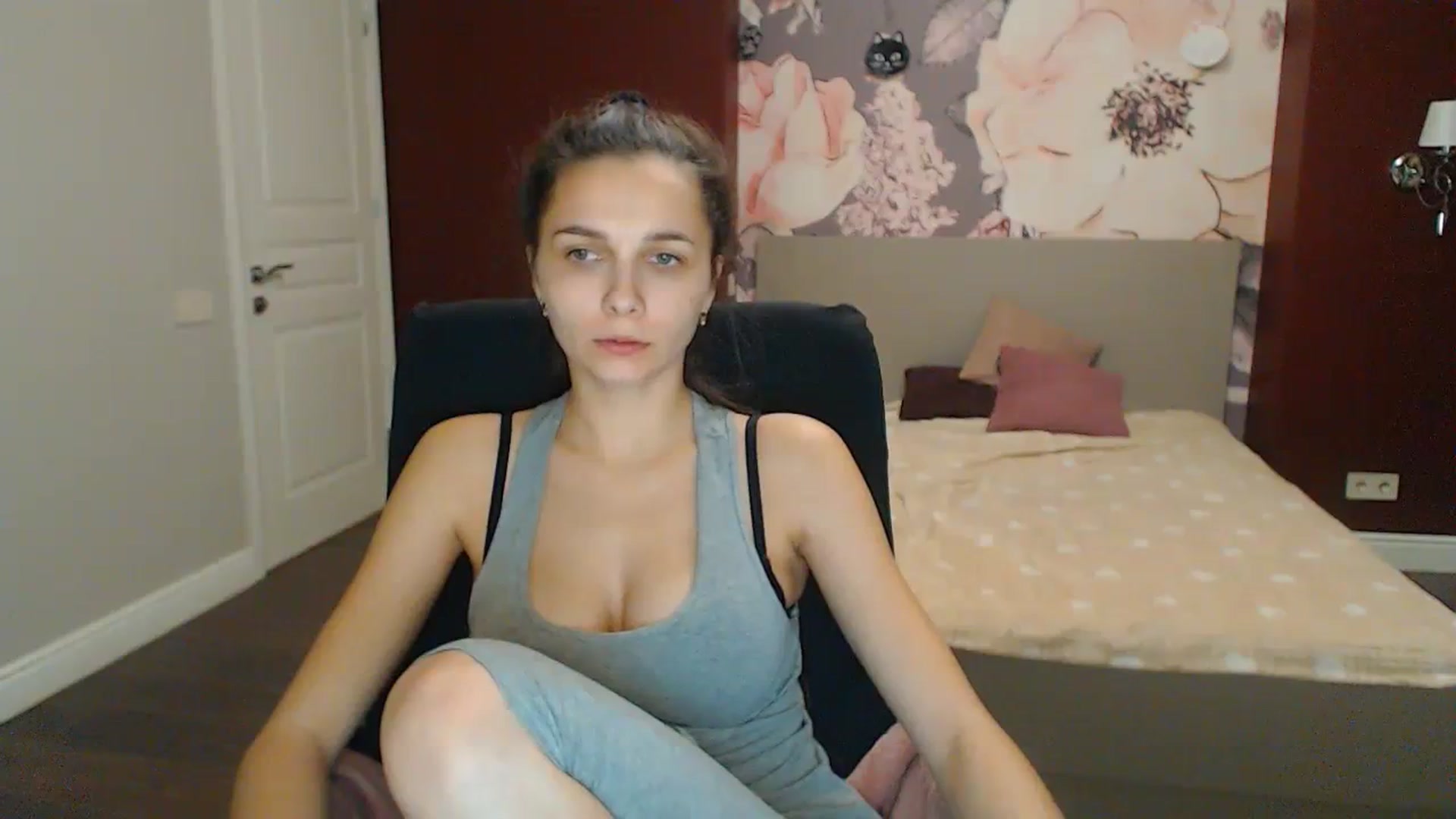 Gallery image thumbnail from Karina_Mils's myfreecams stream on, 12/02/2023, 16:01 image 4 of 20
