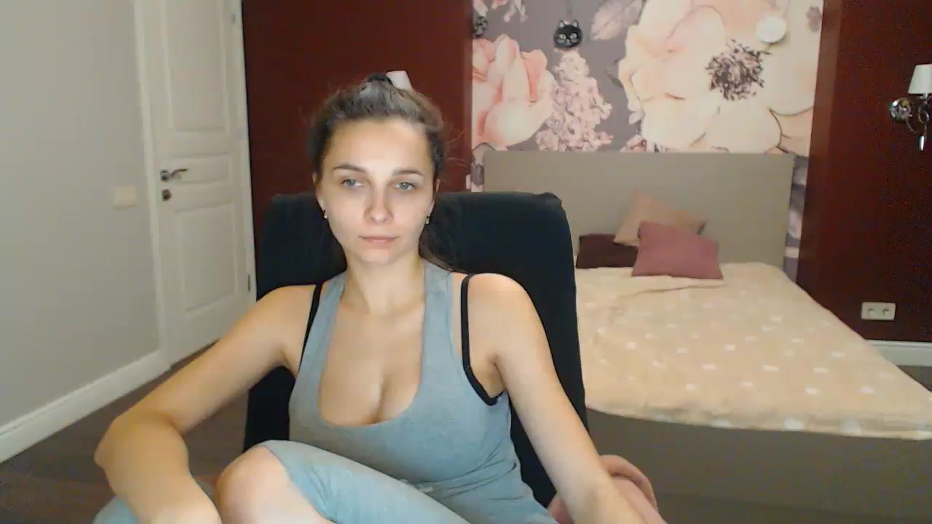 Gallery image thumbnail from Karina_Mils's myfreecams stream on, 12/02/2023, 16:01 image 14 of 20